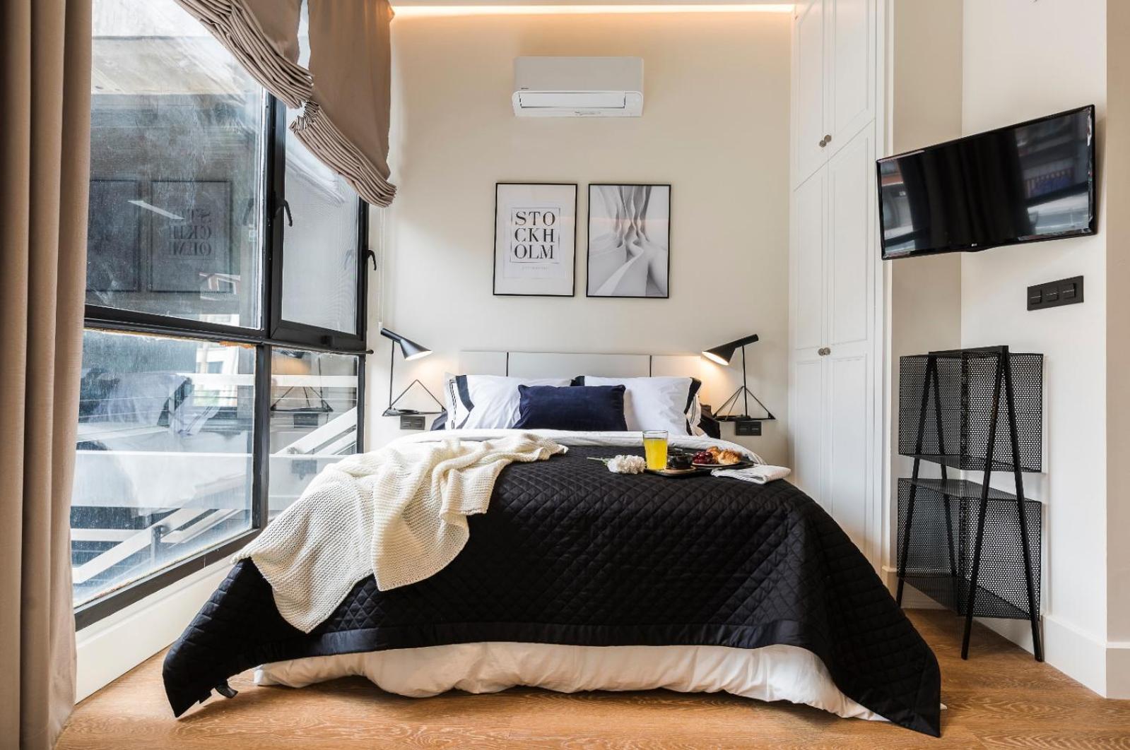 Studio Apartment - Photo 1