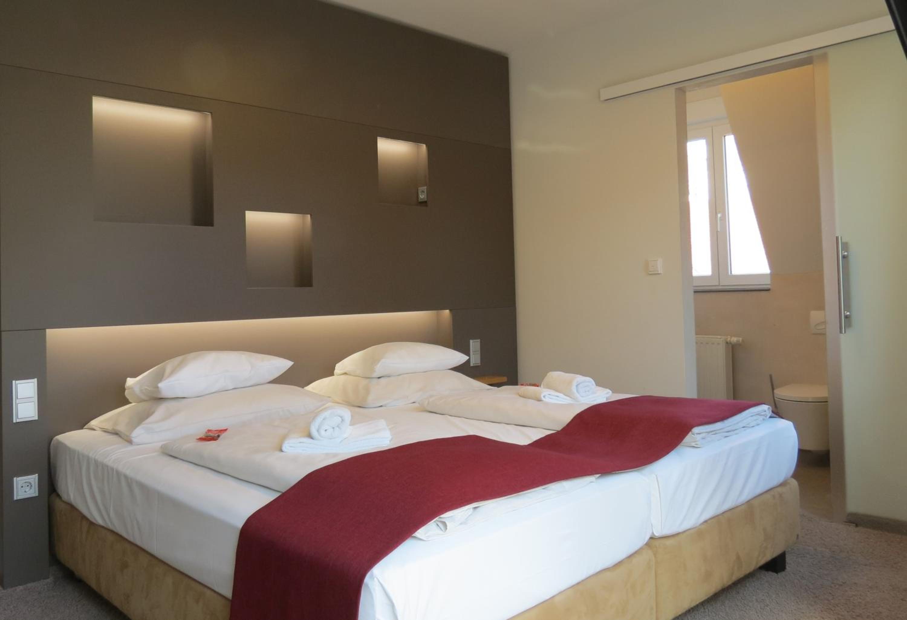 Double Room - Photo 31