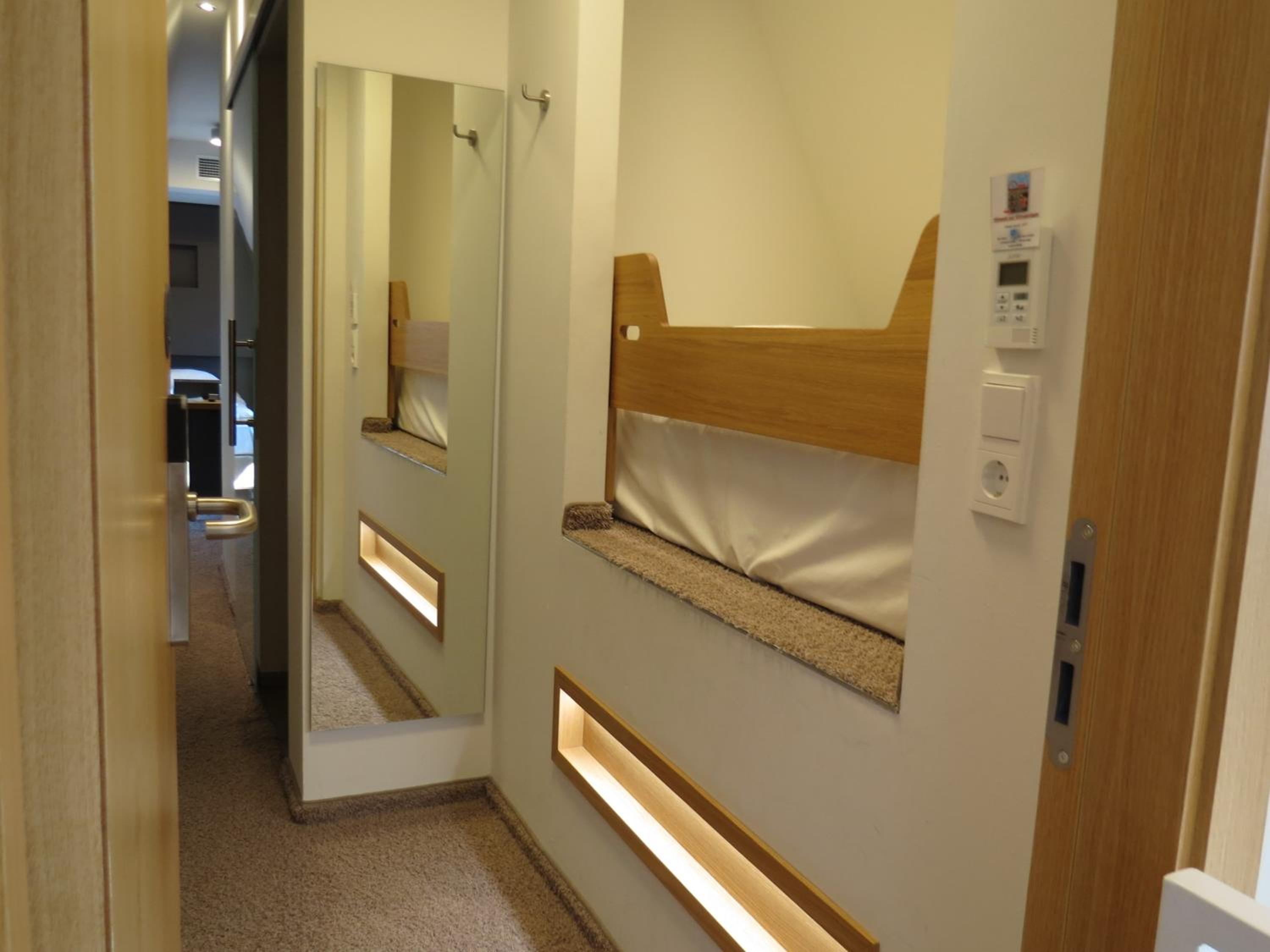 Economy Triple Room photo 2
