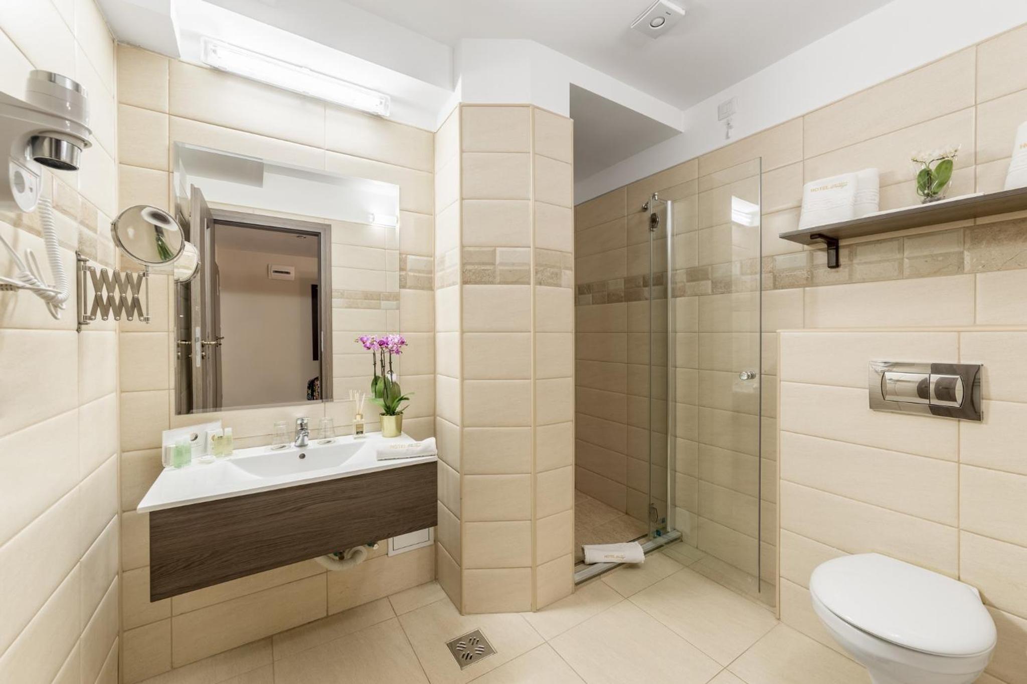 Deluxe Twin Room photo 2