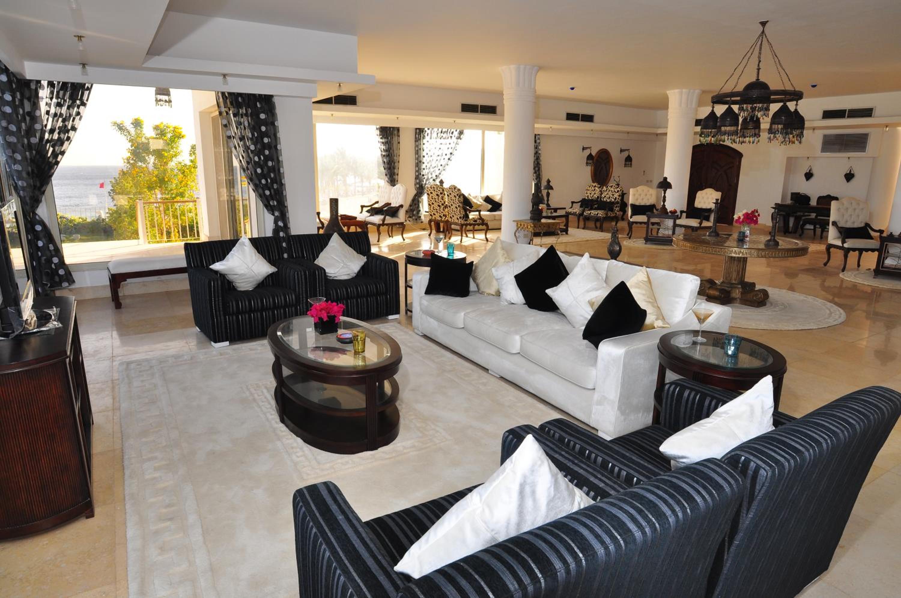 Four-Bedroom Villa with Private Garden and Pool