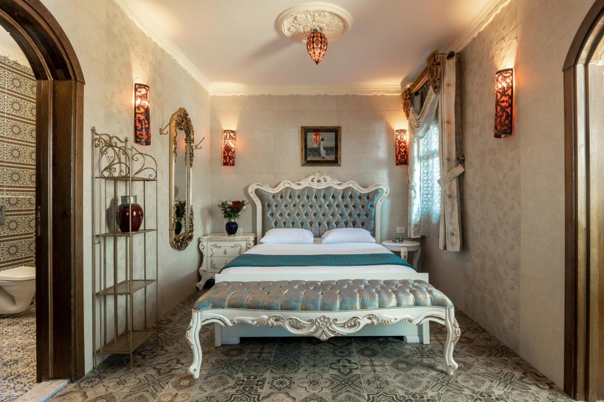 Deluxe Double Room with Balcony photo 1