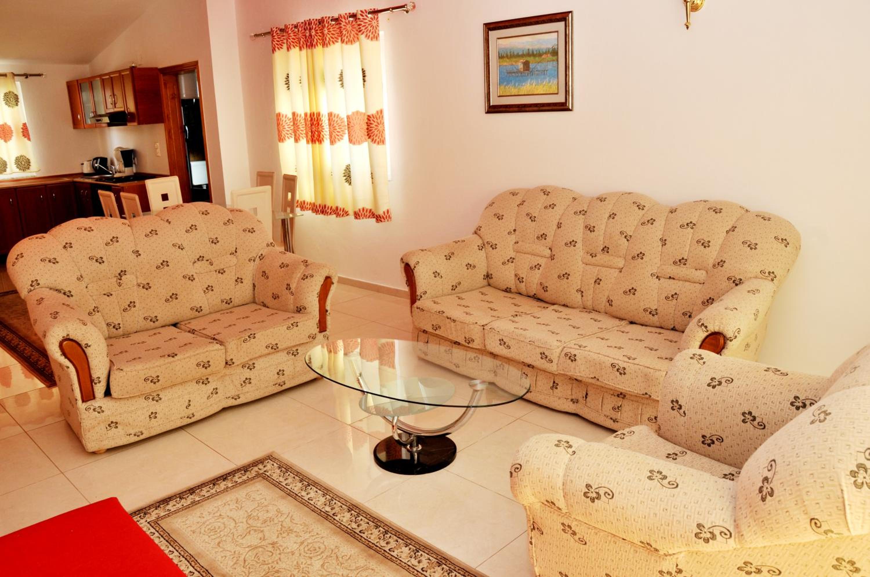 One-Bedroom Apartment with Terrace - Photo 3