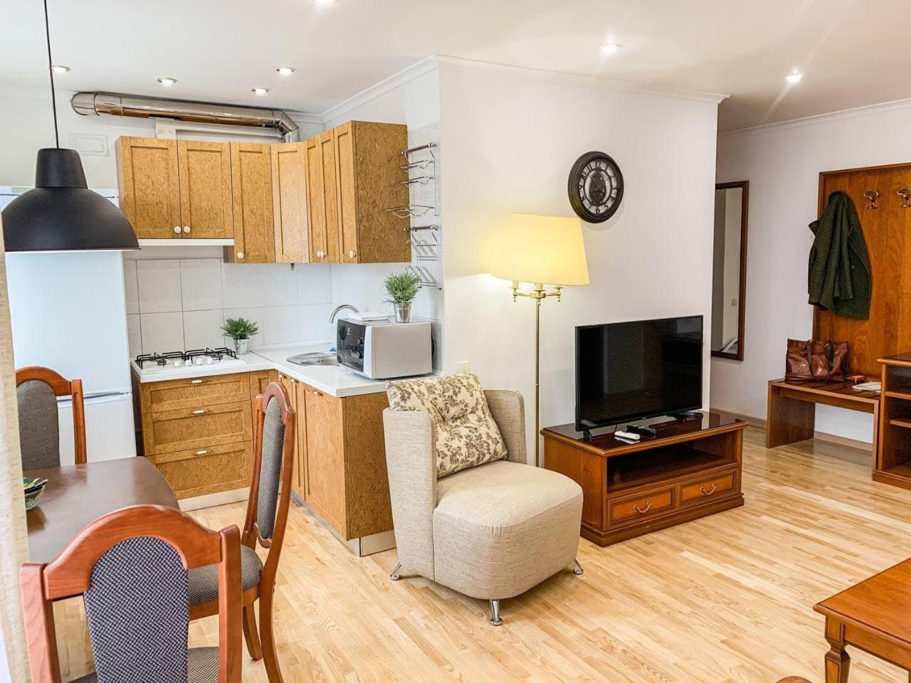 One-Bedroom Apartment photo 1