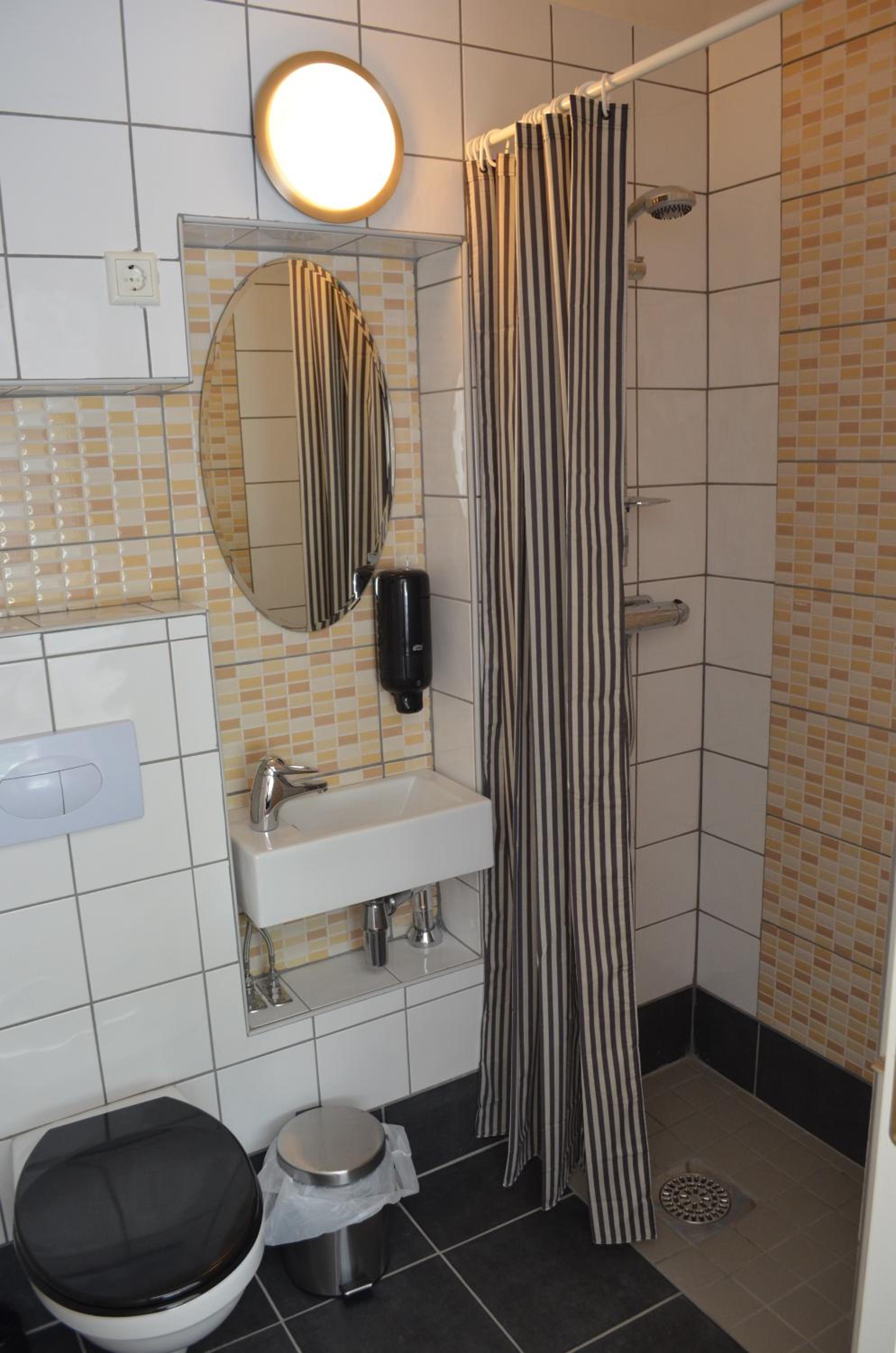 Standard Double or Twin Room - Photo 2