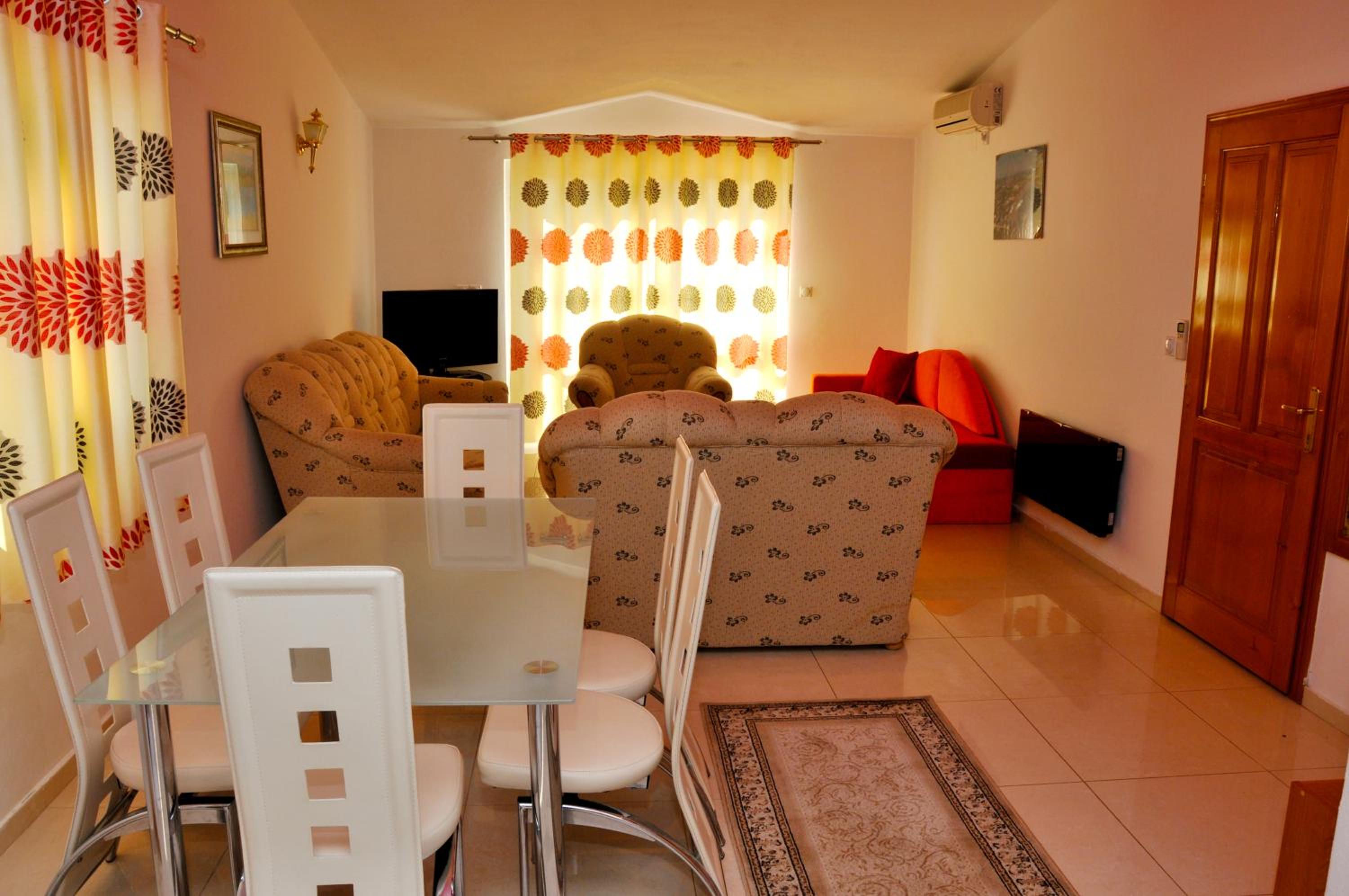 Luxury Two-Bedroom Apartment with Spa Bath and Terrace  - Photo 1