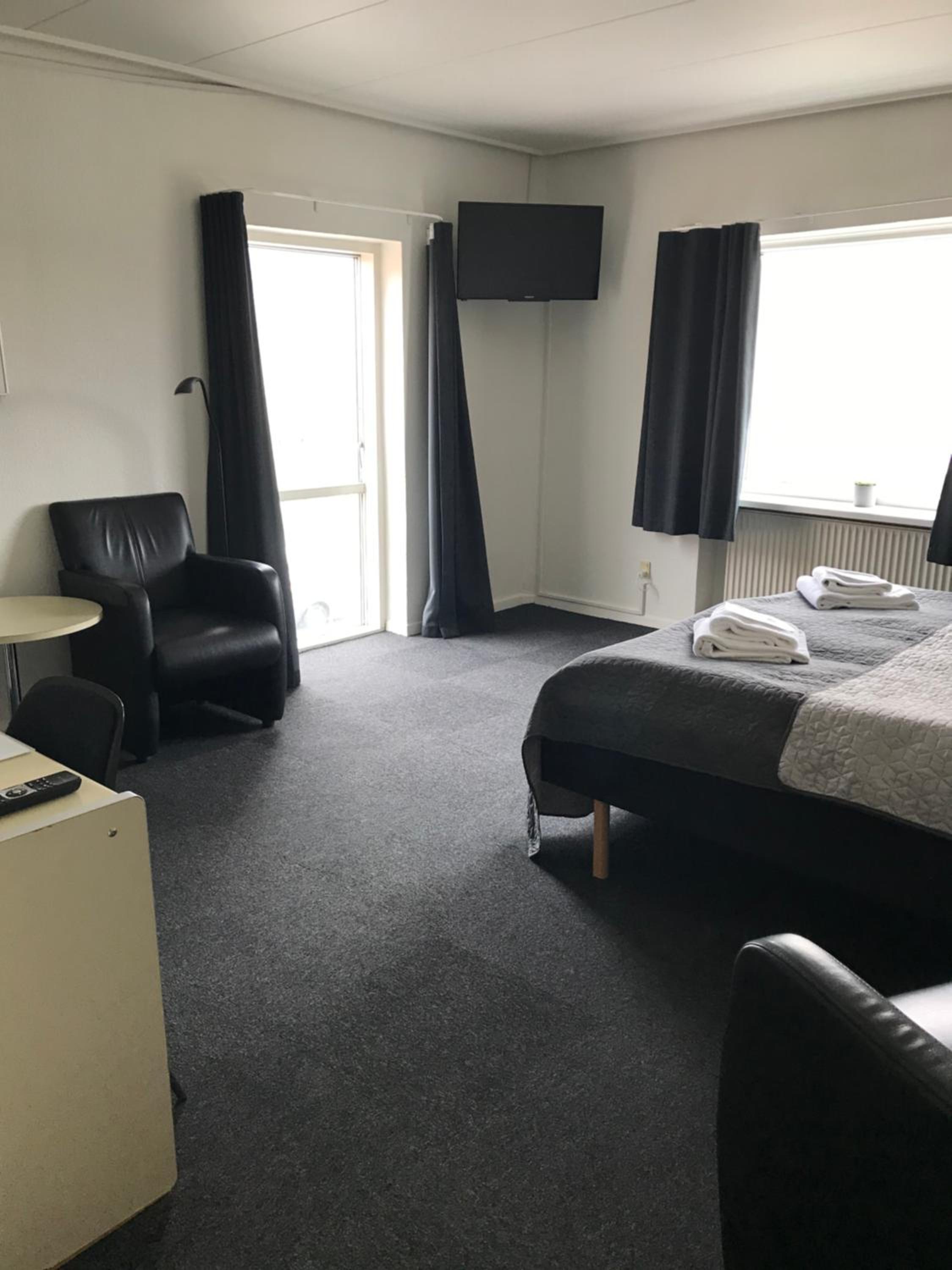 Twin Room with Extra Bed - Photo 4