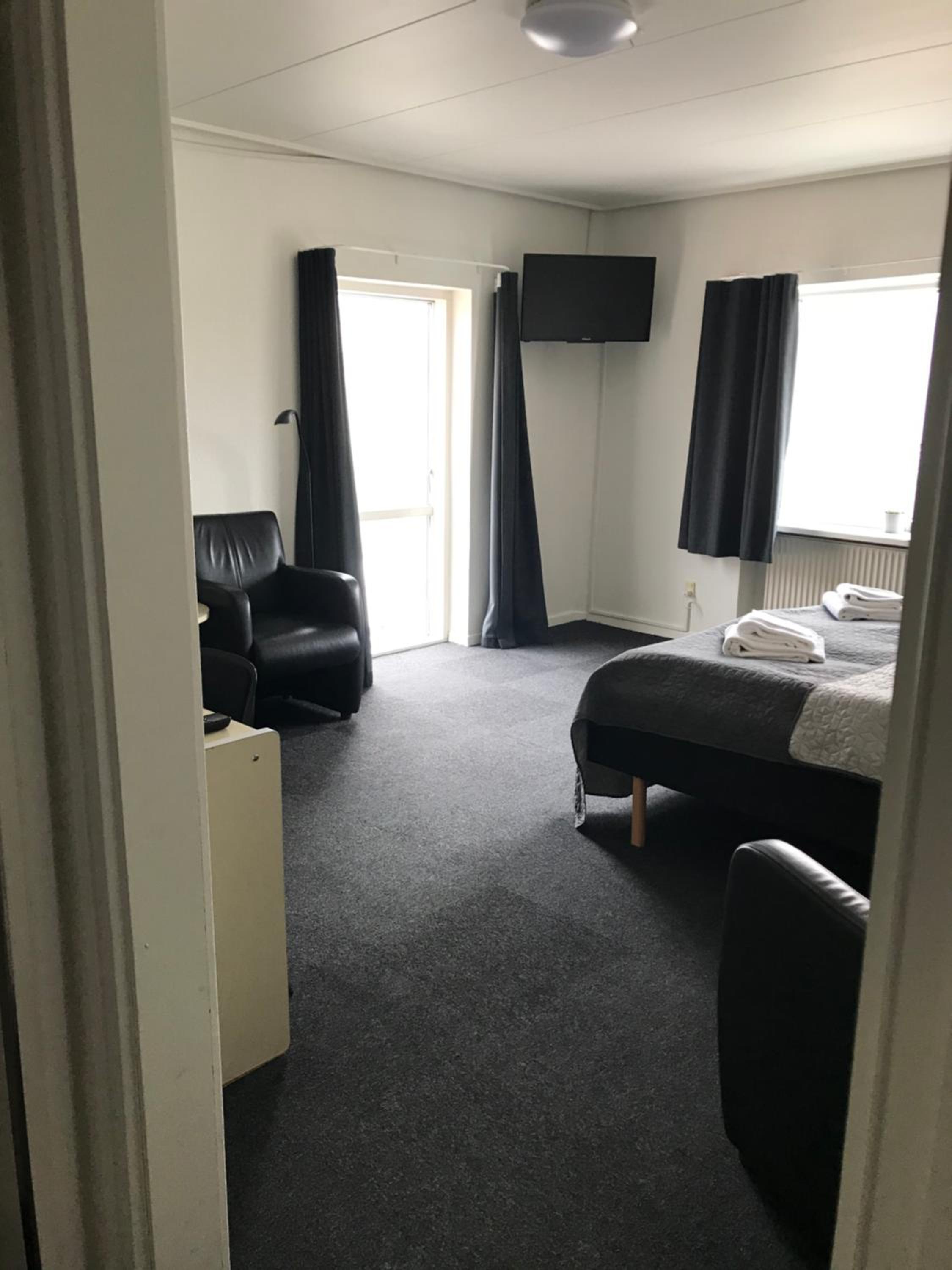 Twin Room with Extra Bed - Photo 3