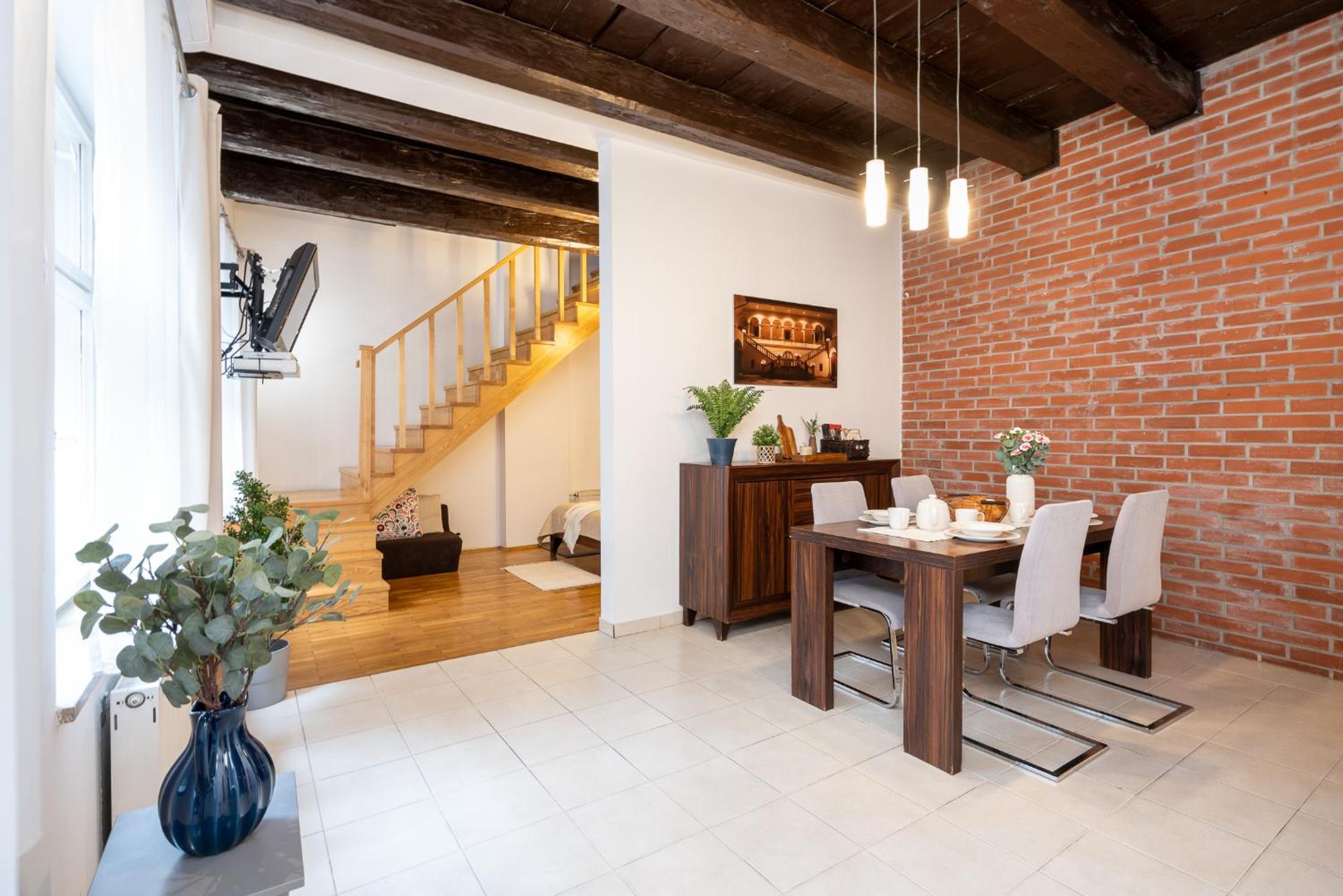 Duplex Apartment with Two Bathrooms - Photo 3