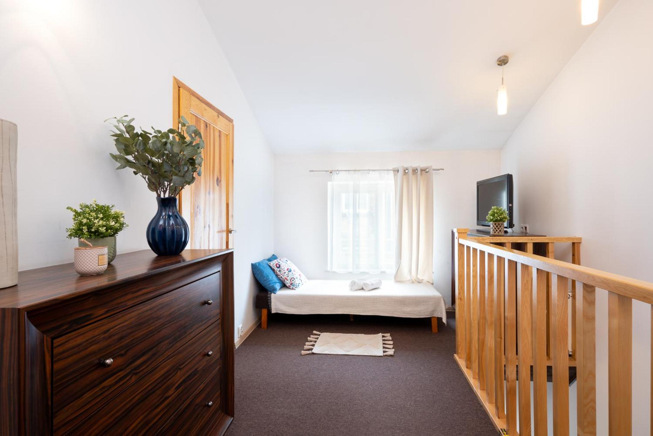 Duplex Apartment with Two Bathrooms - Photo 11