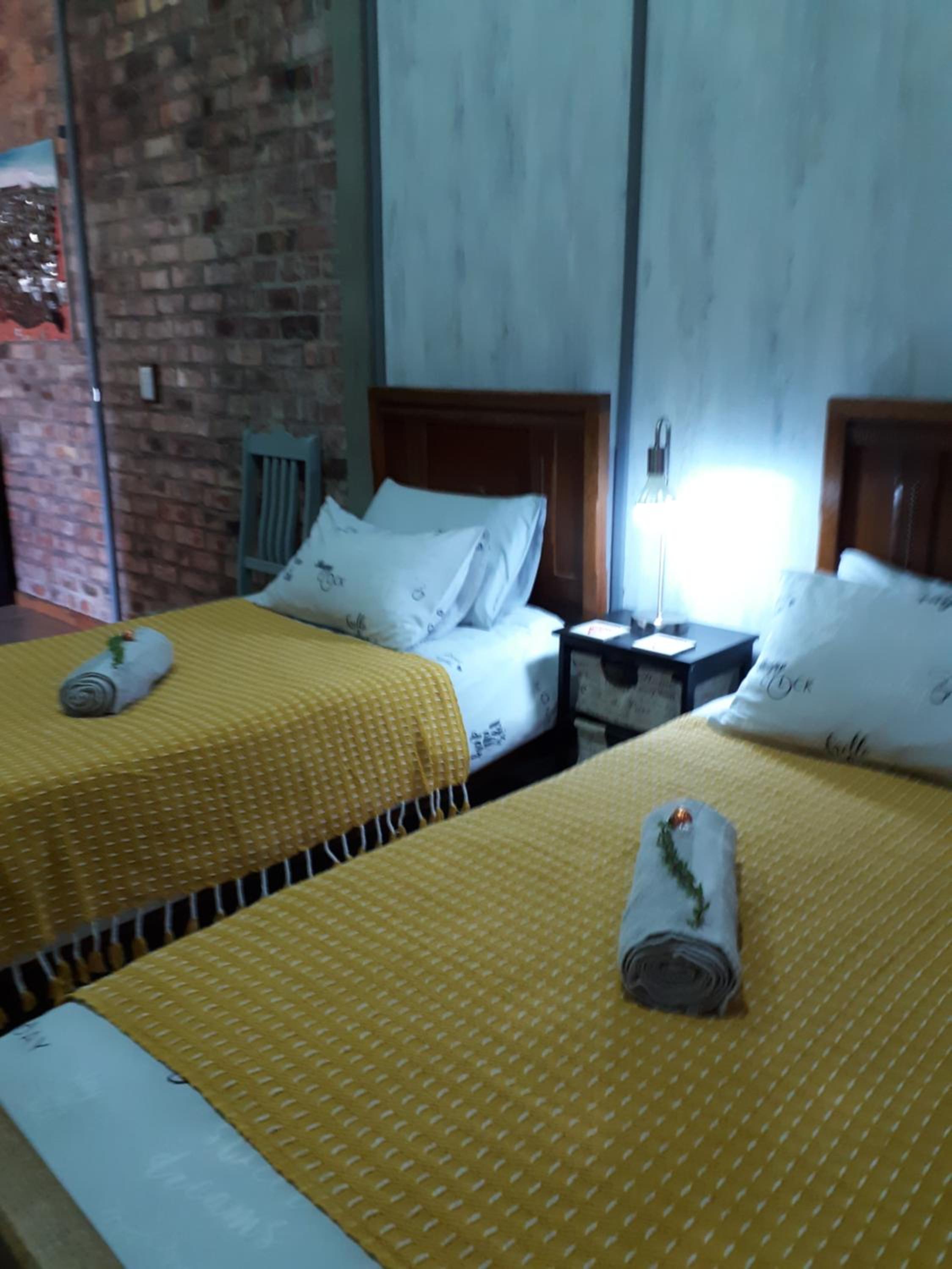 Two-Bedroom House - Photo 25