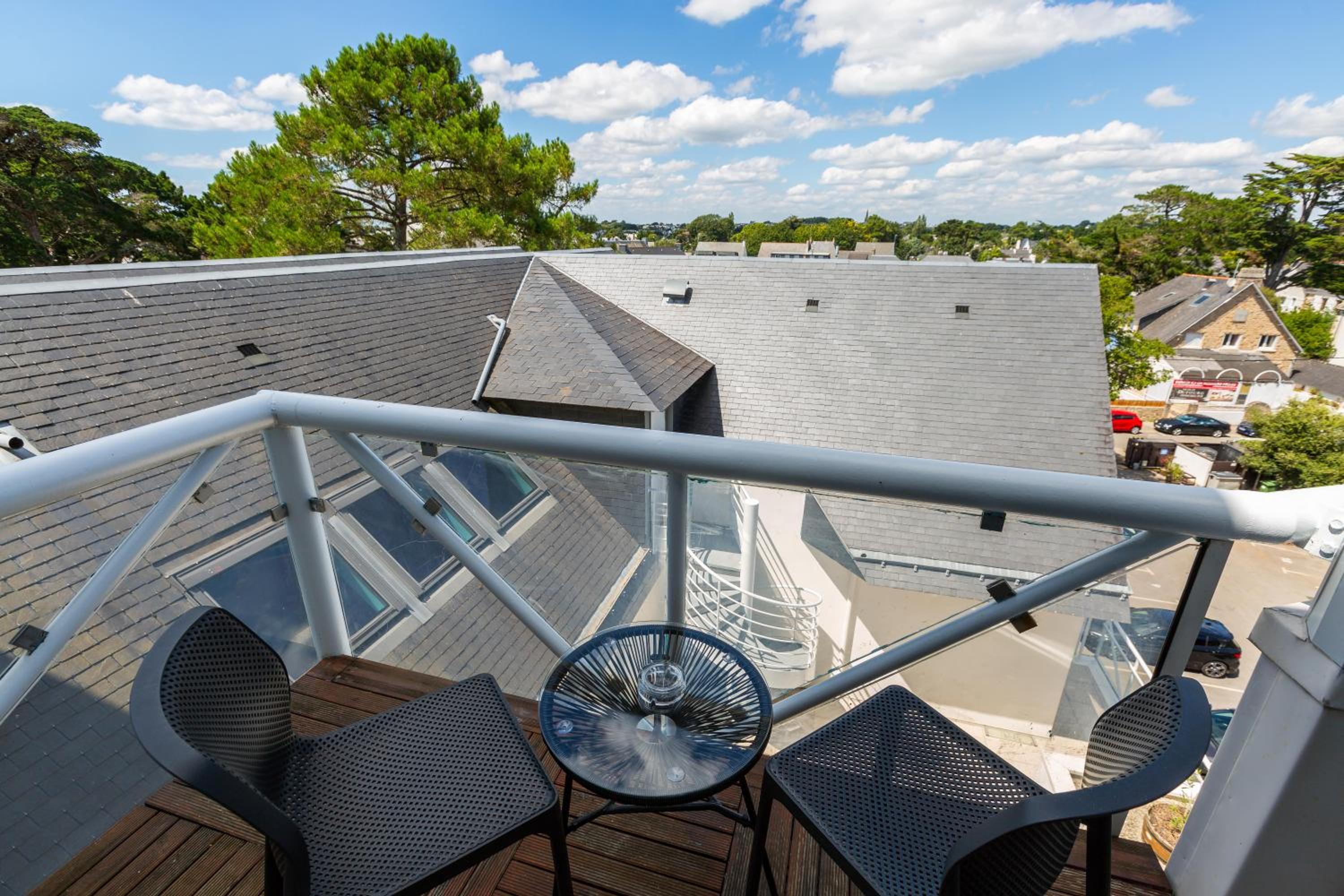 Double Room with Park View - Photo 3