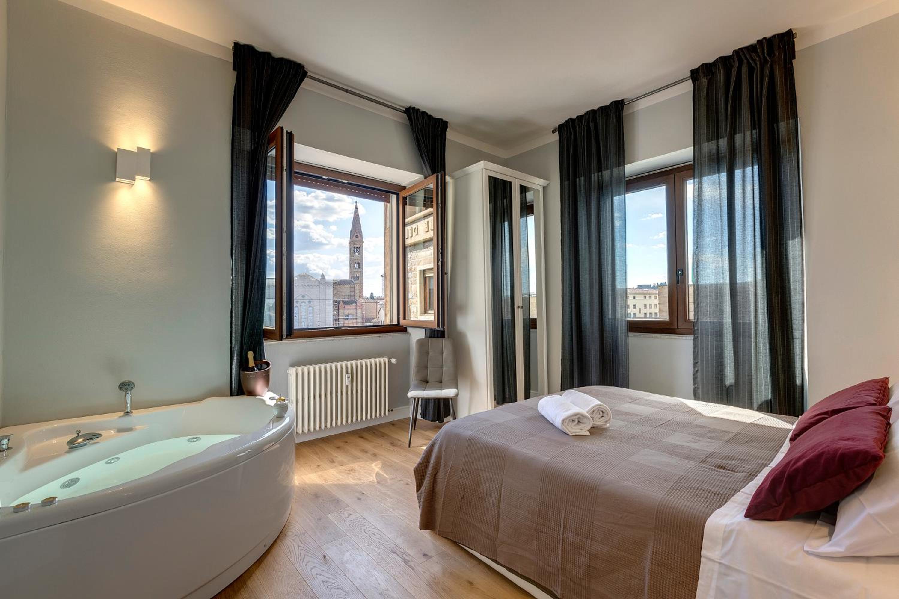 Suite with City View photo 1