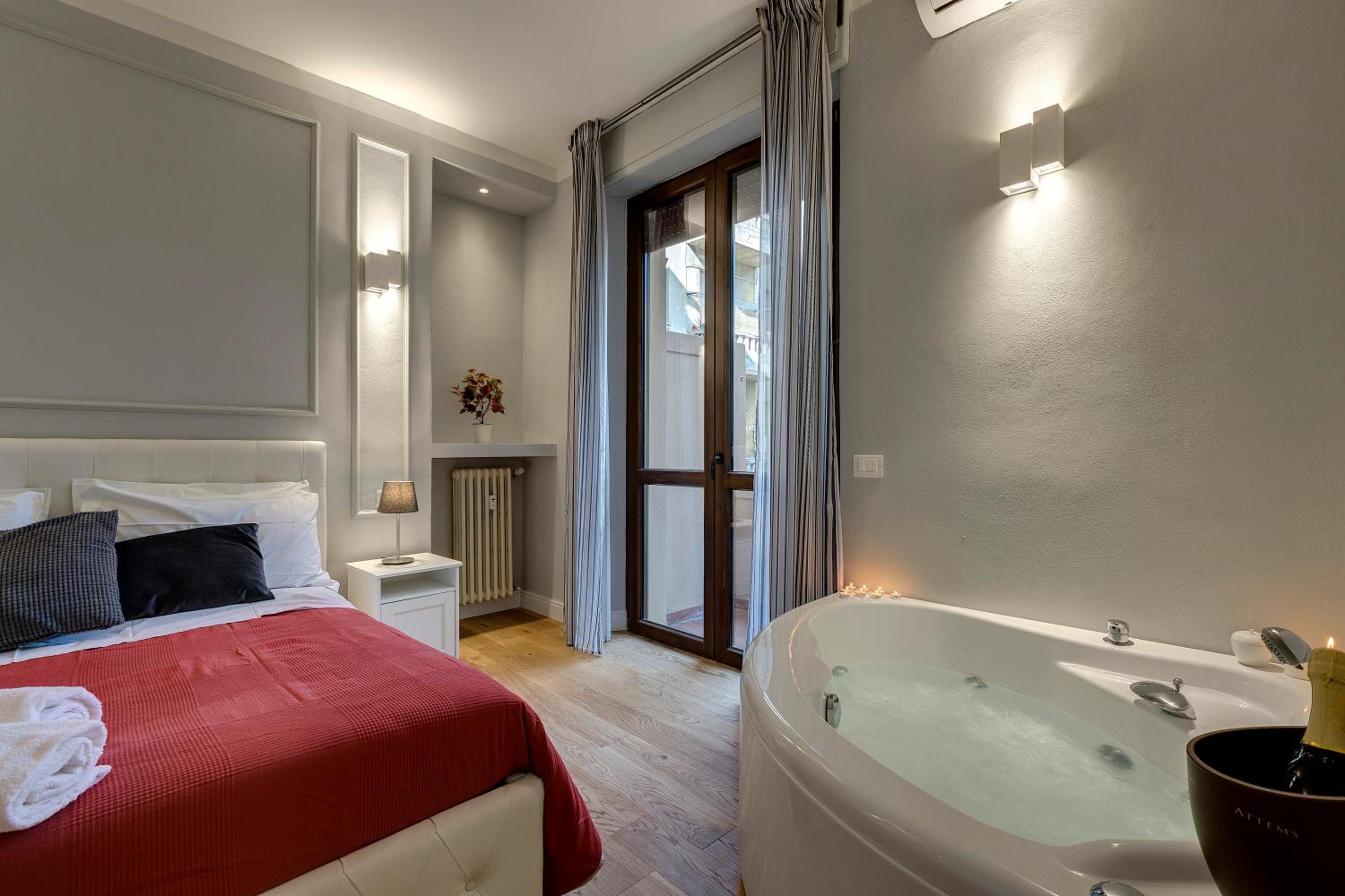 Suite with Spa Bath photo 1