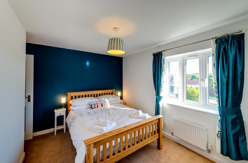 Three-Bedroom House photo 1