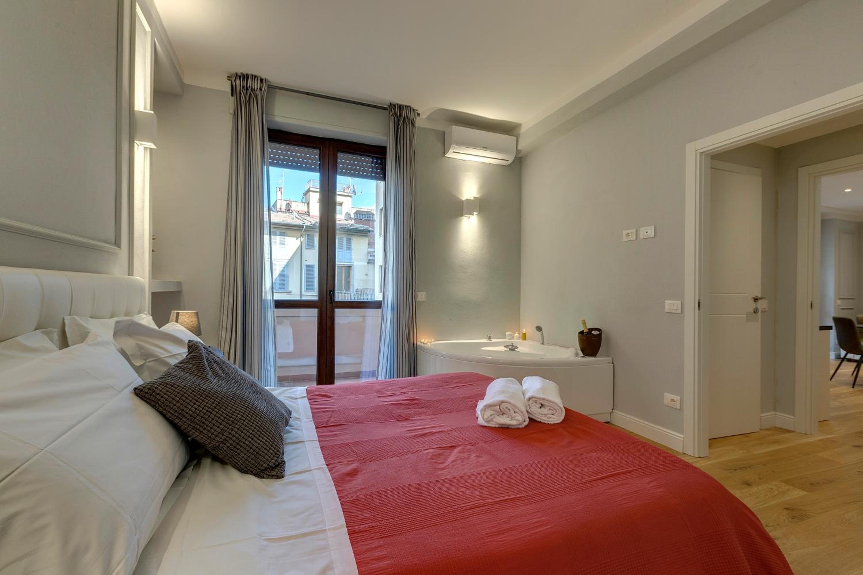 Suite with Spa Bath photo 2