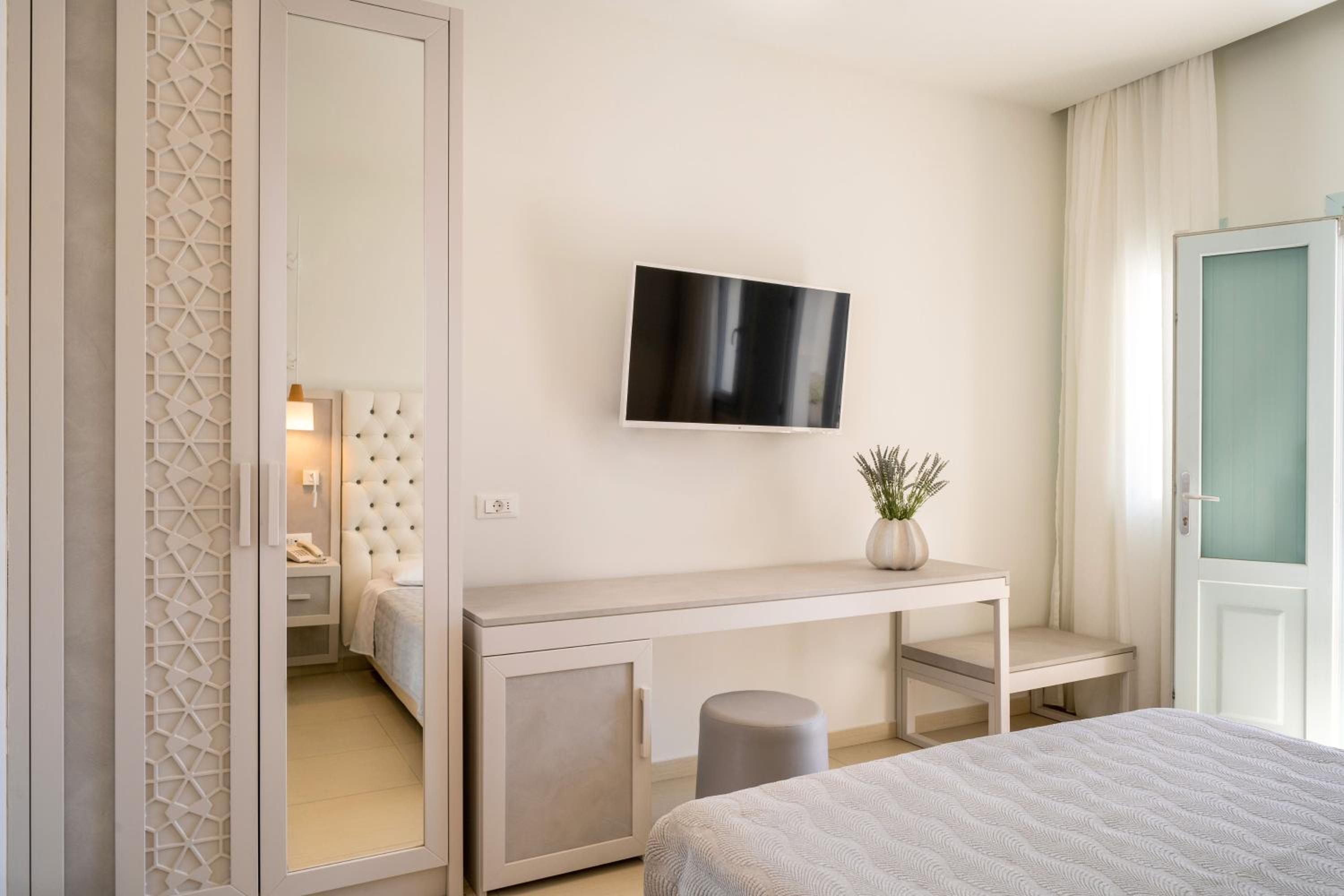 Standard Double Room - Photo 3