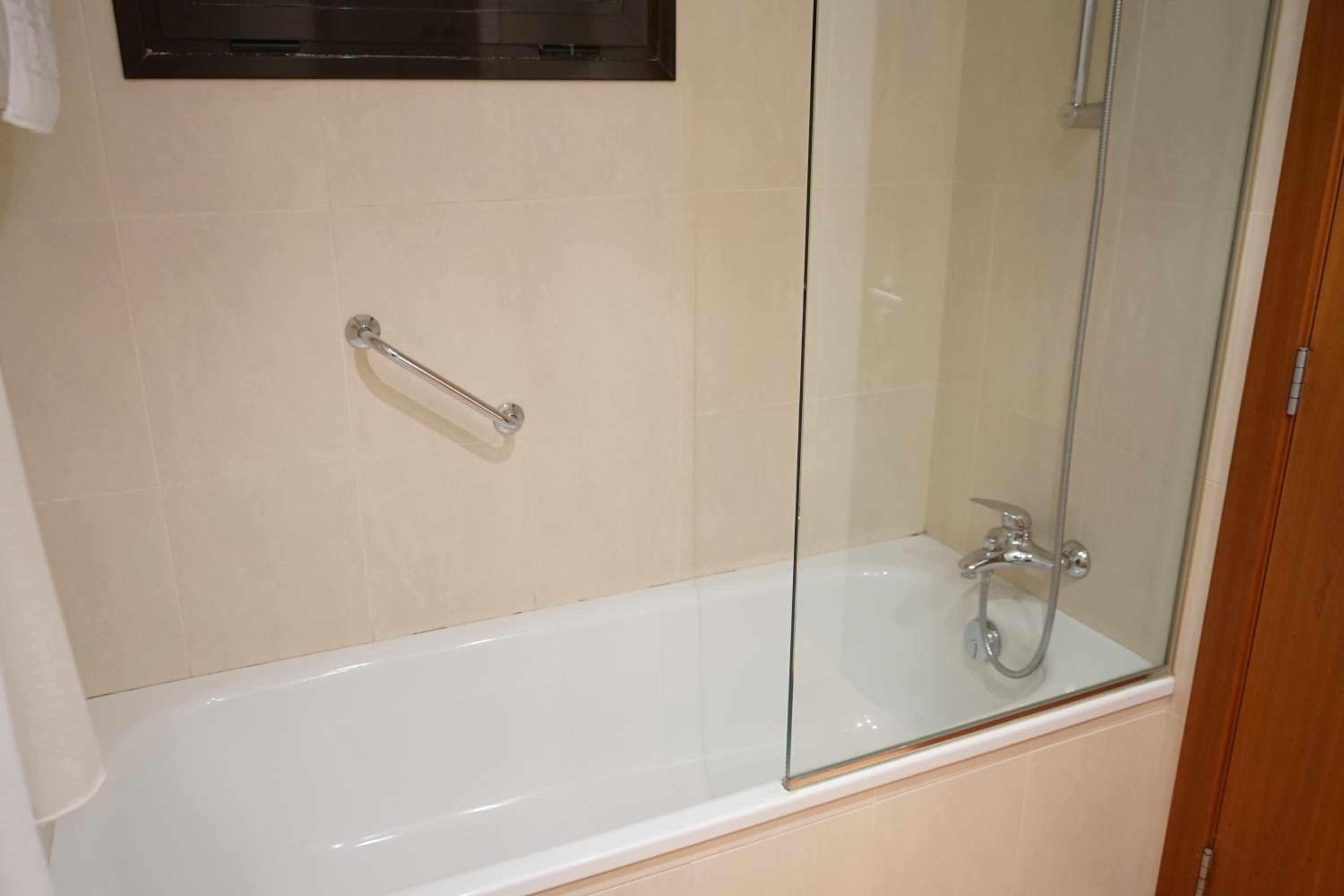 Twin Room - Photo 4