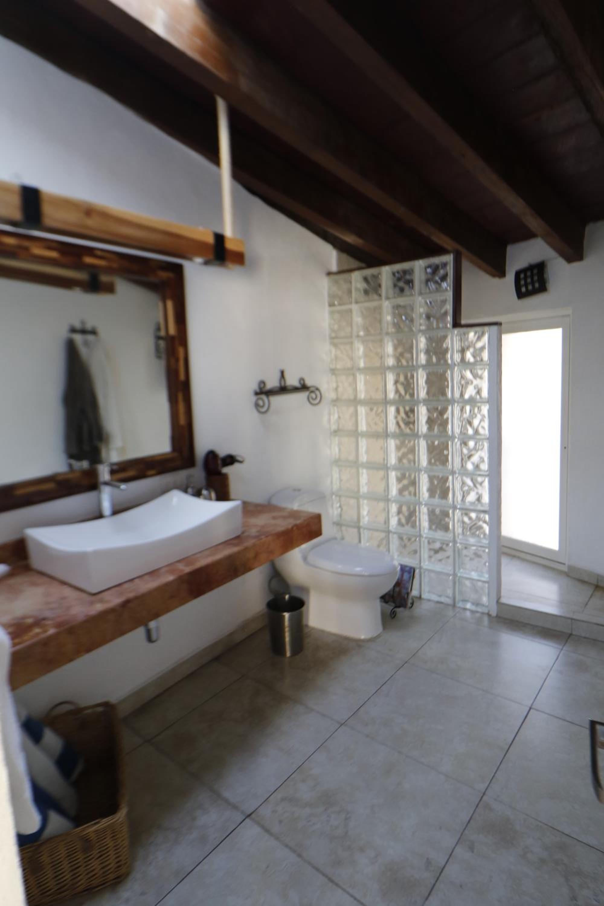 Deluxe Twin Room with Sea View - Photo 17