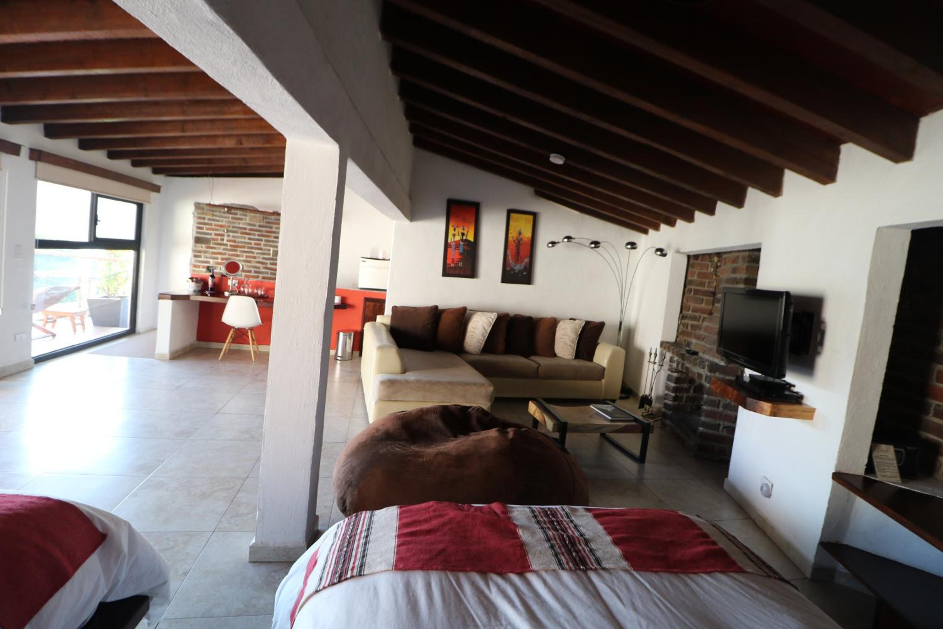Deluxe Twin Room with Sea View - Photo 8