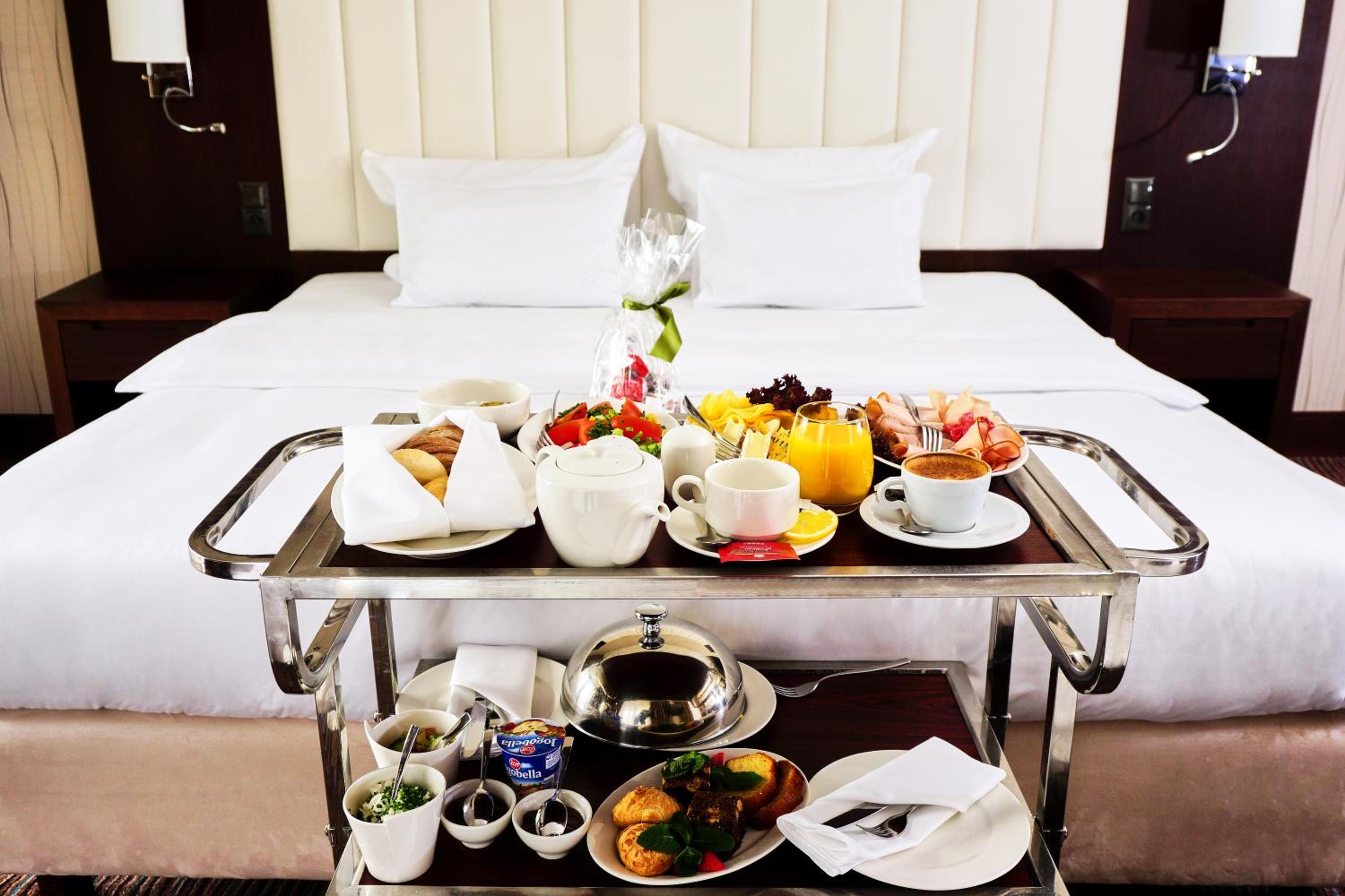 Deluxe Double or Twin Room - Photo 10