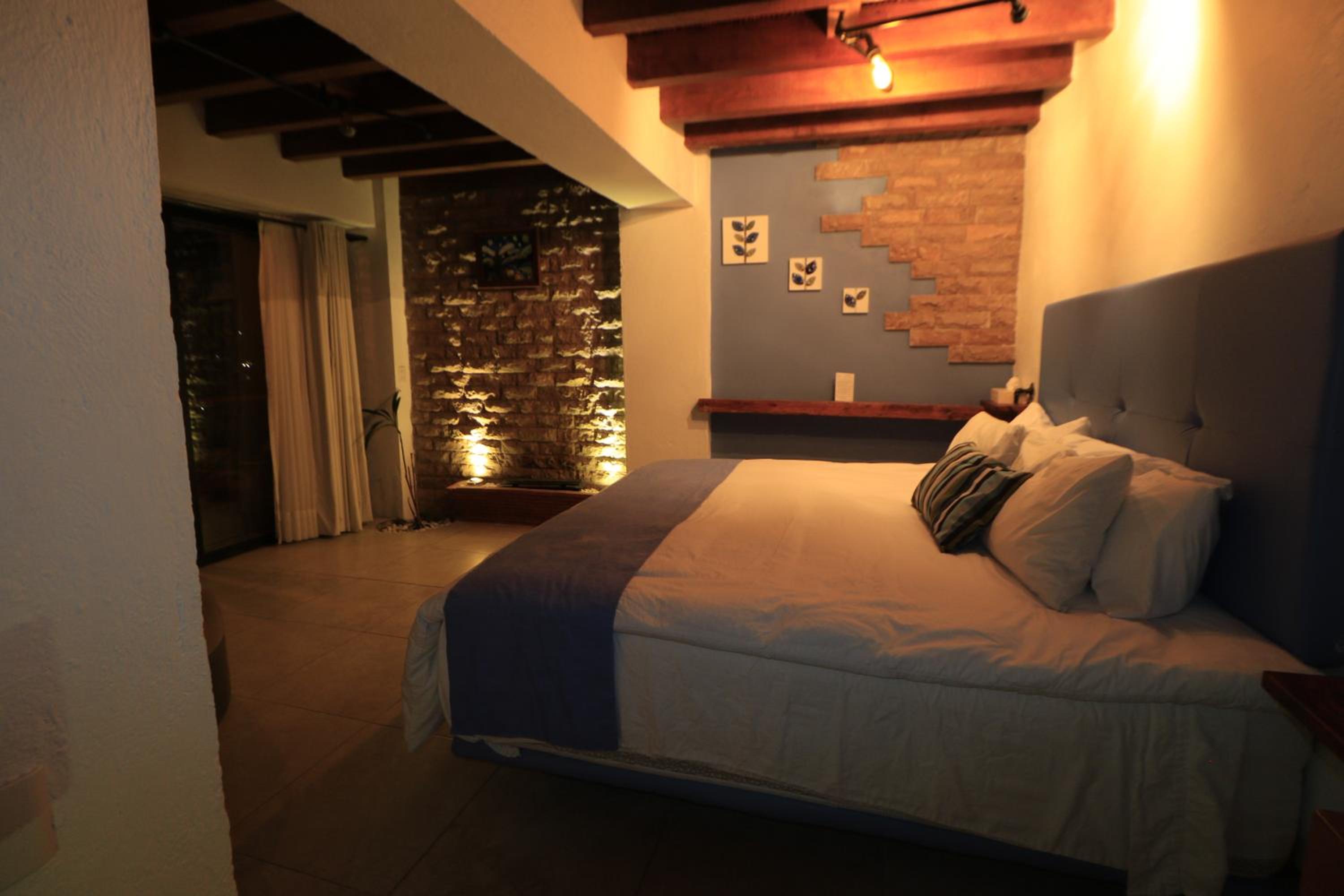 King Room with Spa Bath - Photo 14