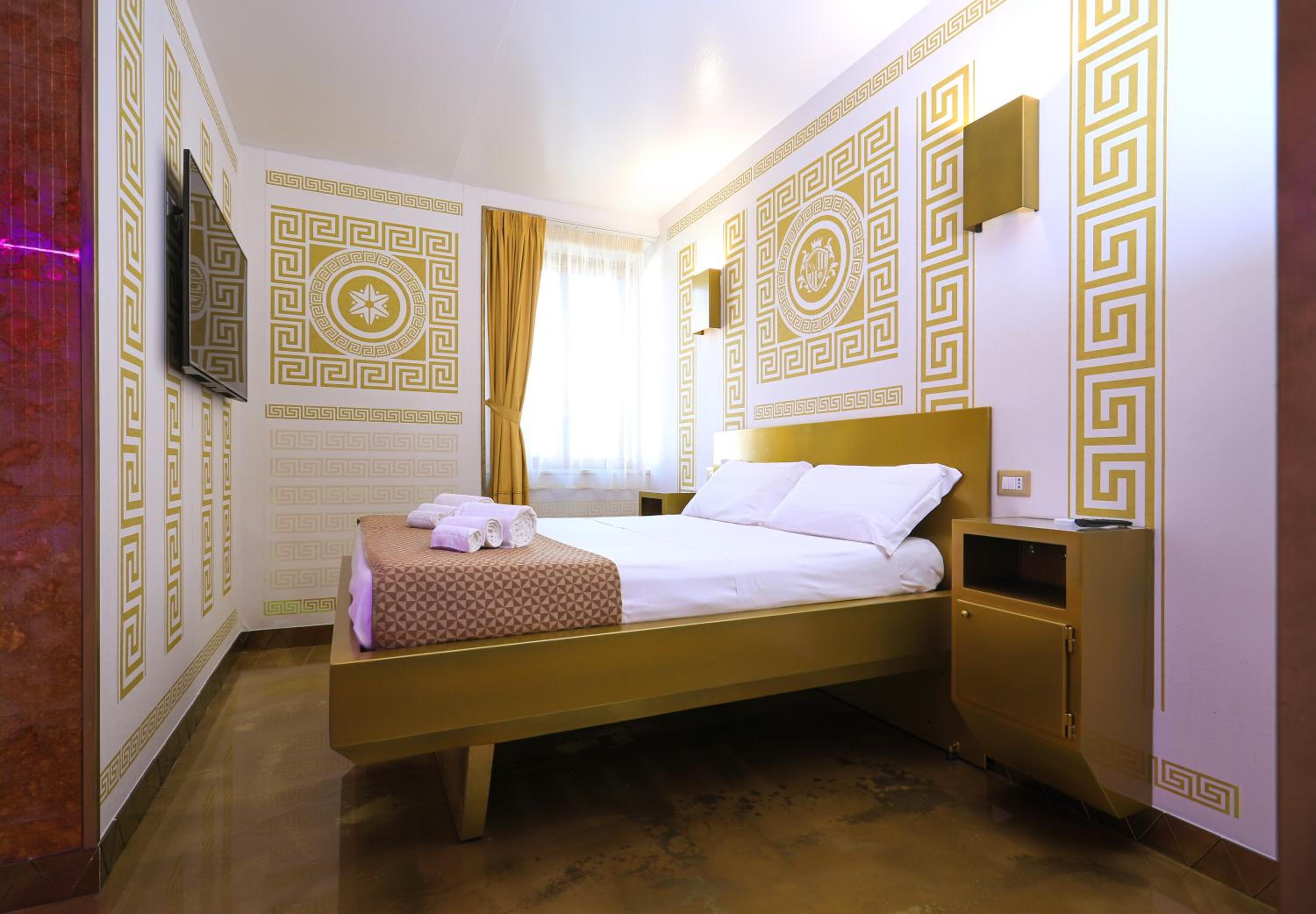 Superior Double Room with Spa Bath - Photo 9