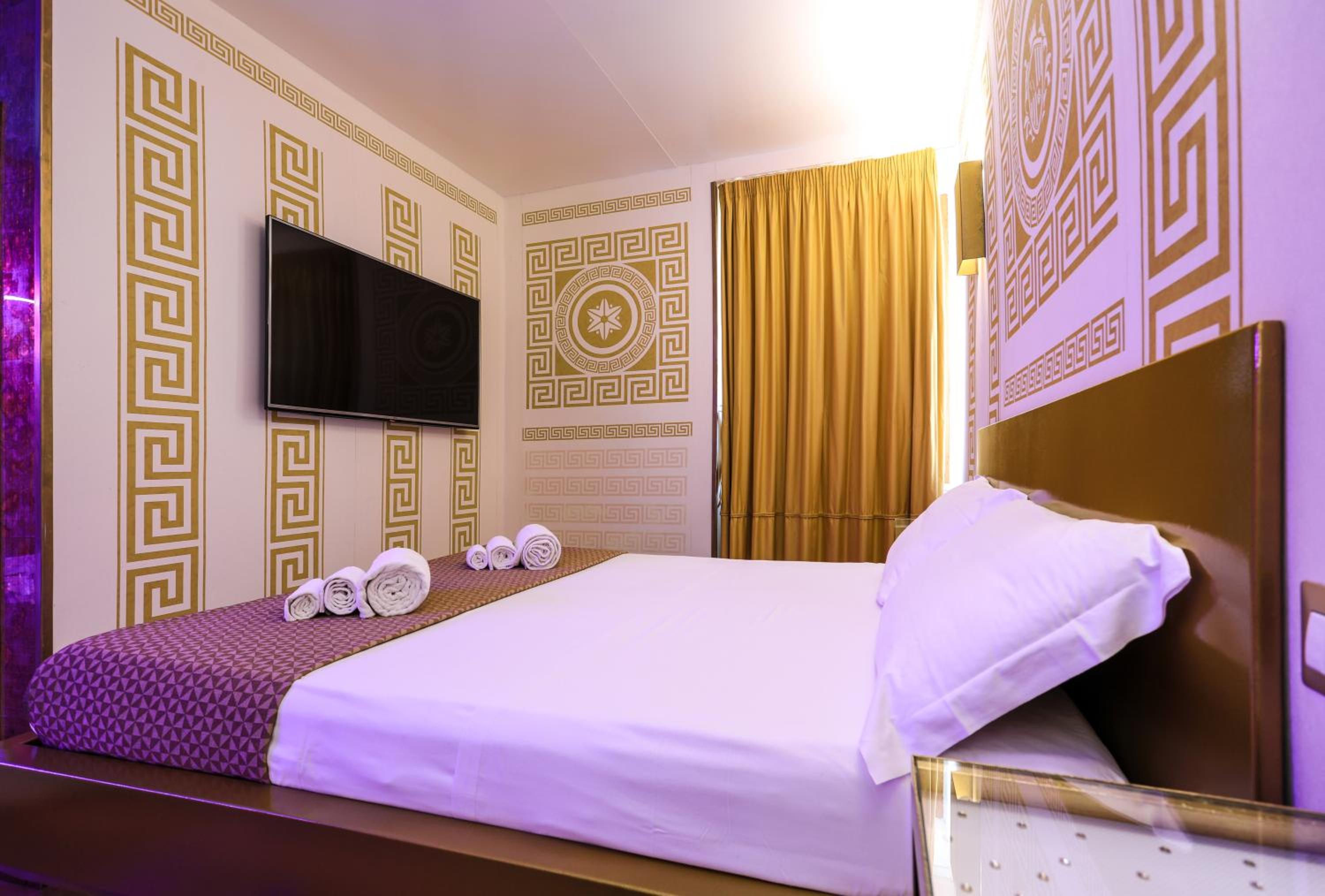 Superior Double Room with Spa Bath - Photo 1