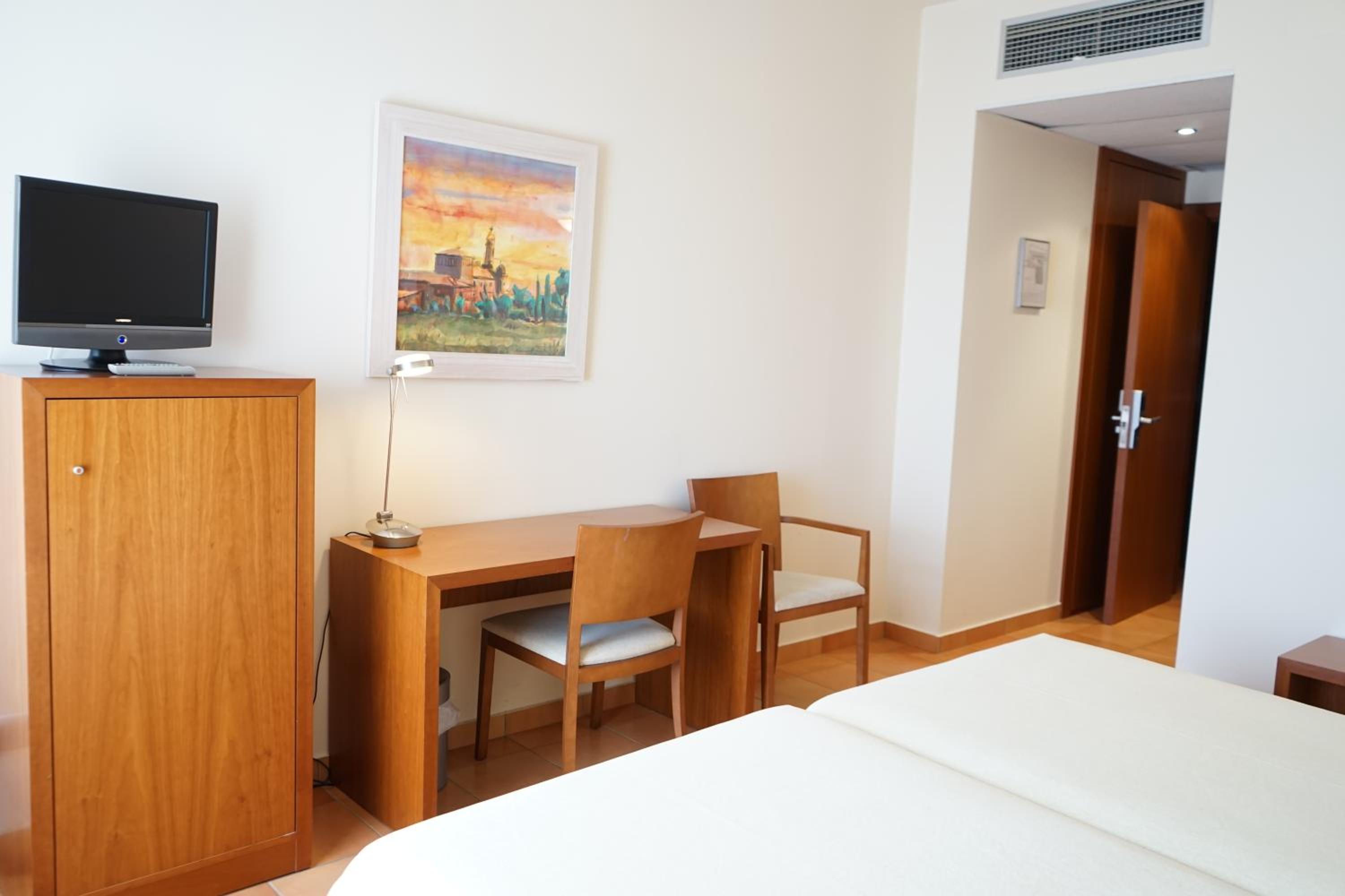 Twin Room - Photo 3