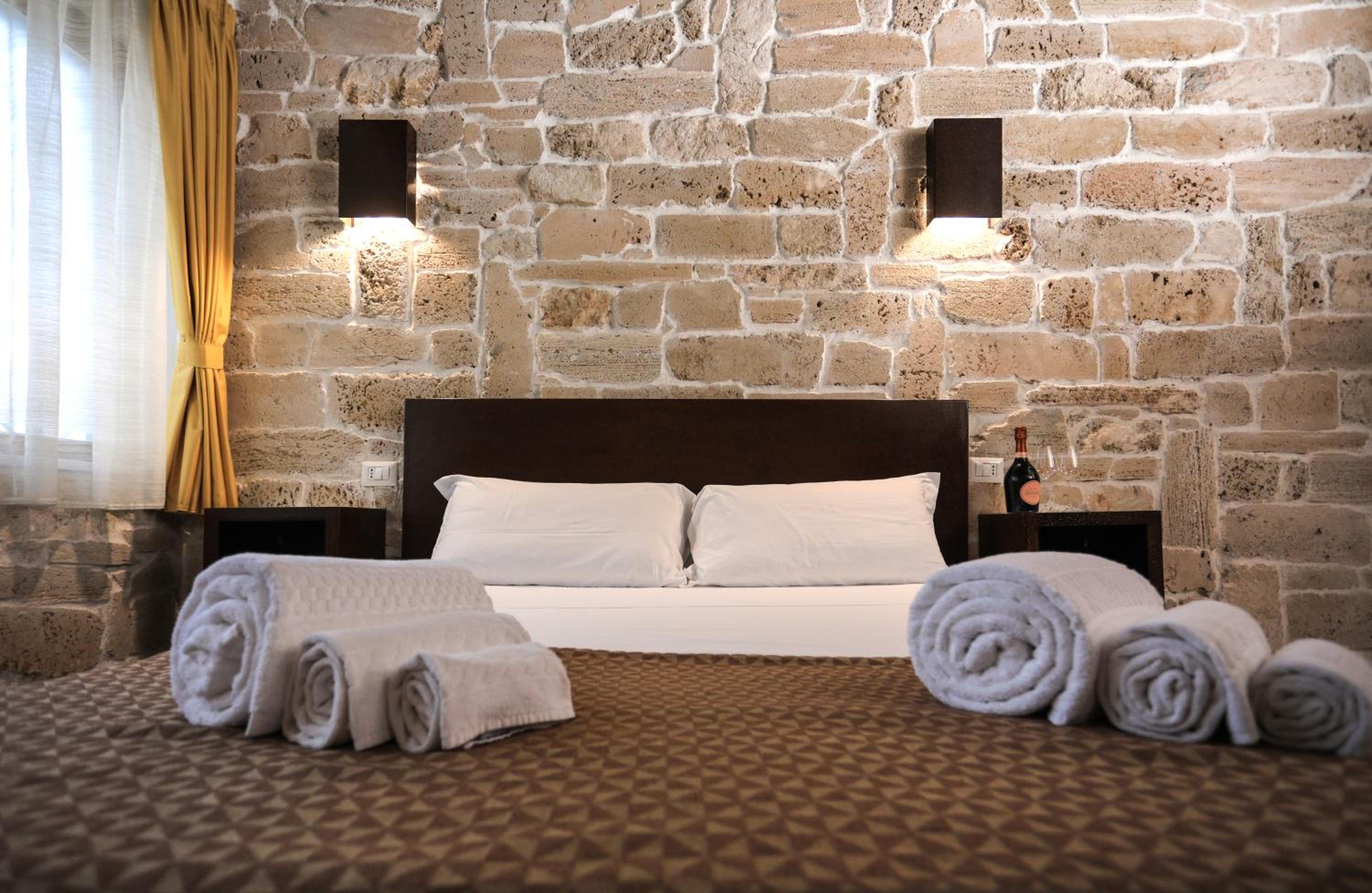 Deluxe Room - Photo 2