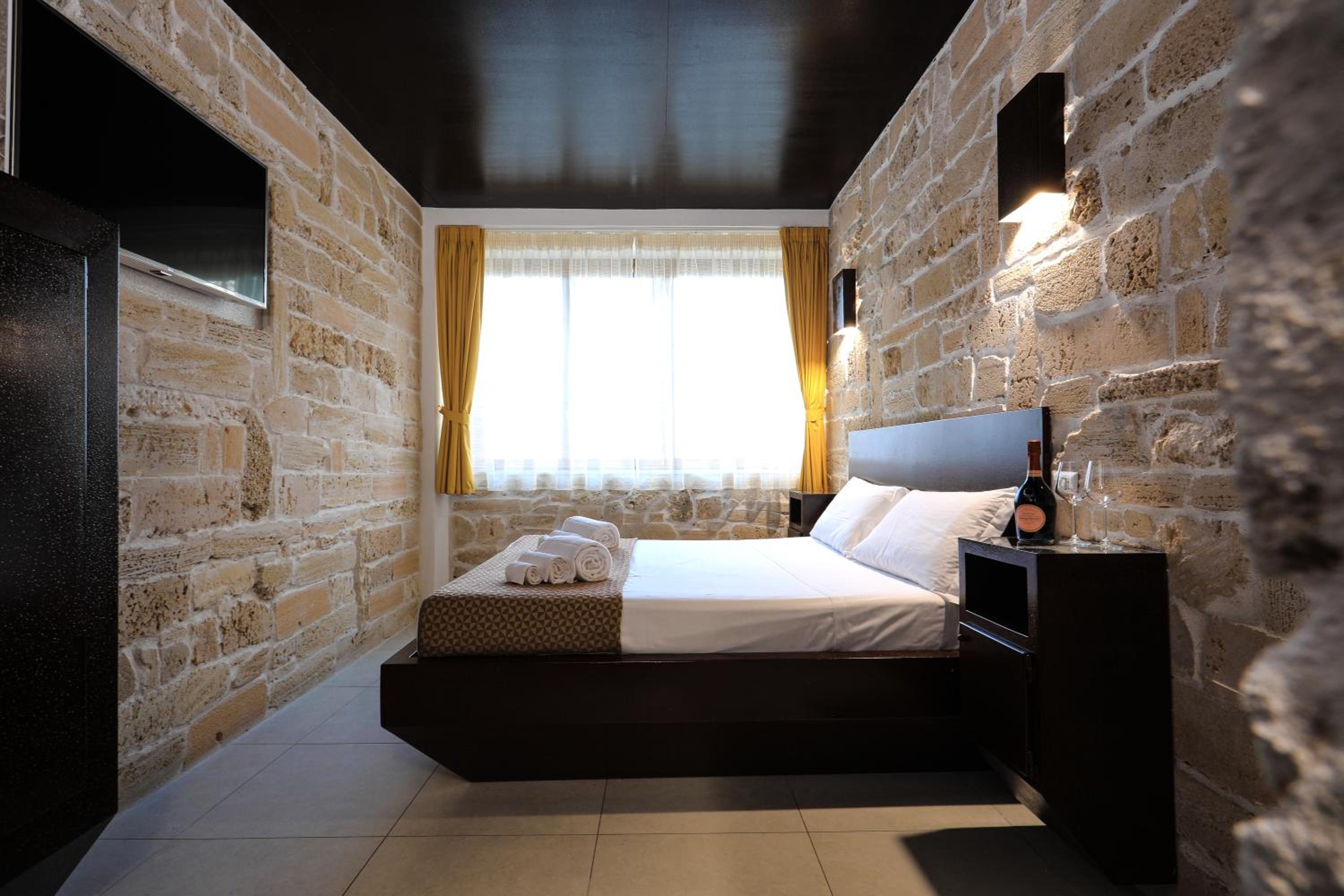 Deluxe Room - Photo 4