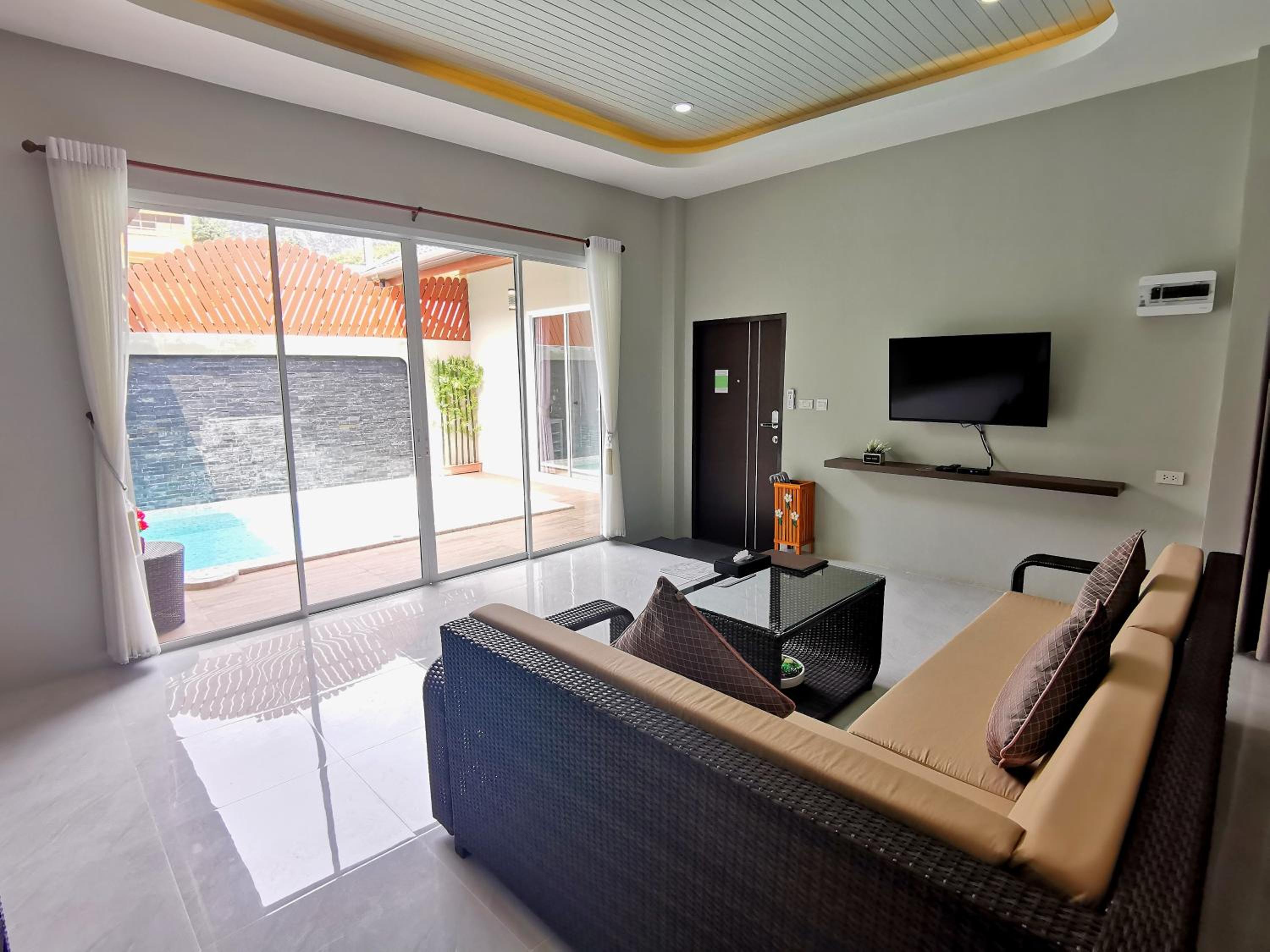 Villa with Private Pool - Photo 10