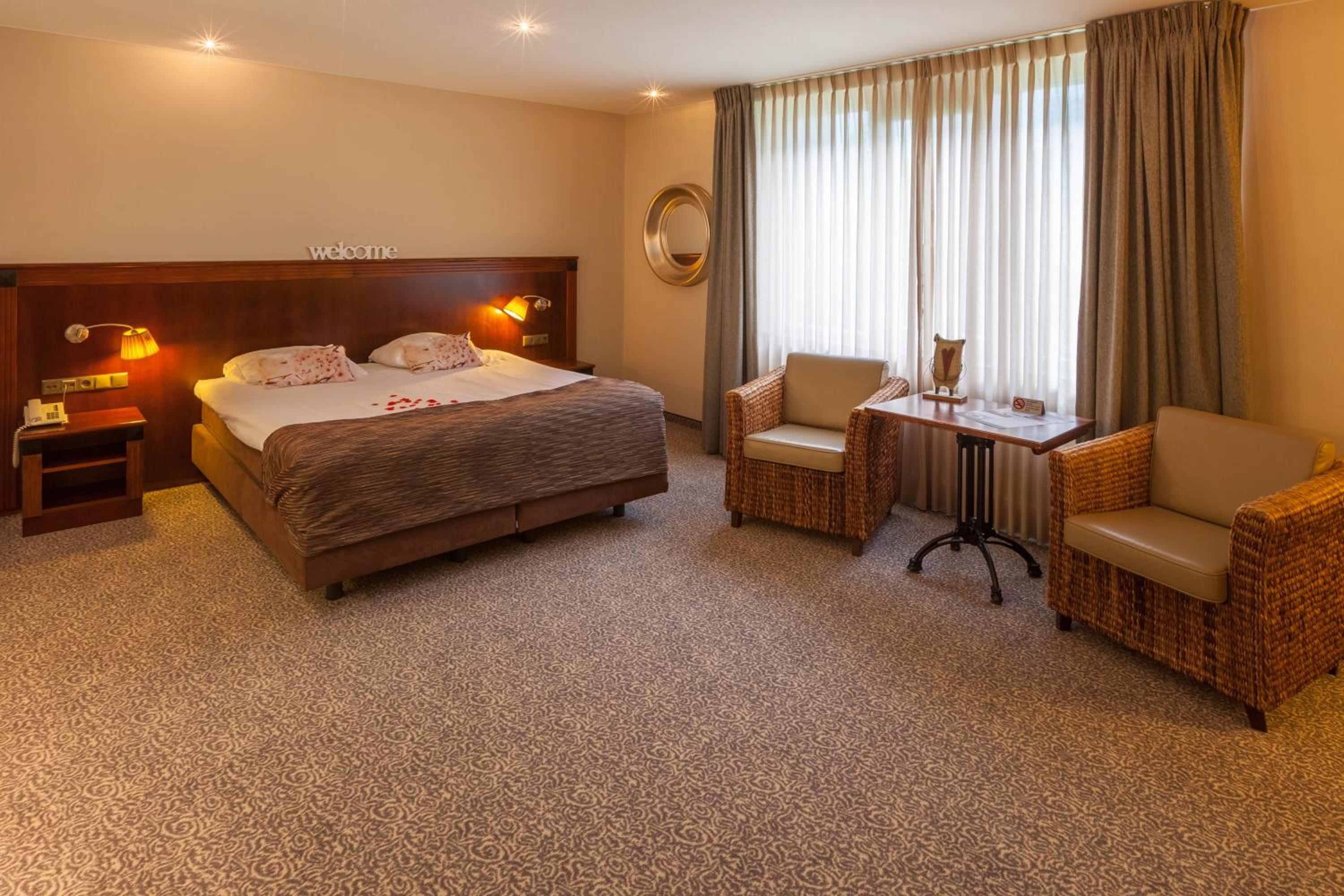 Honeymoon Suite - Photo 4