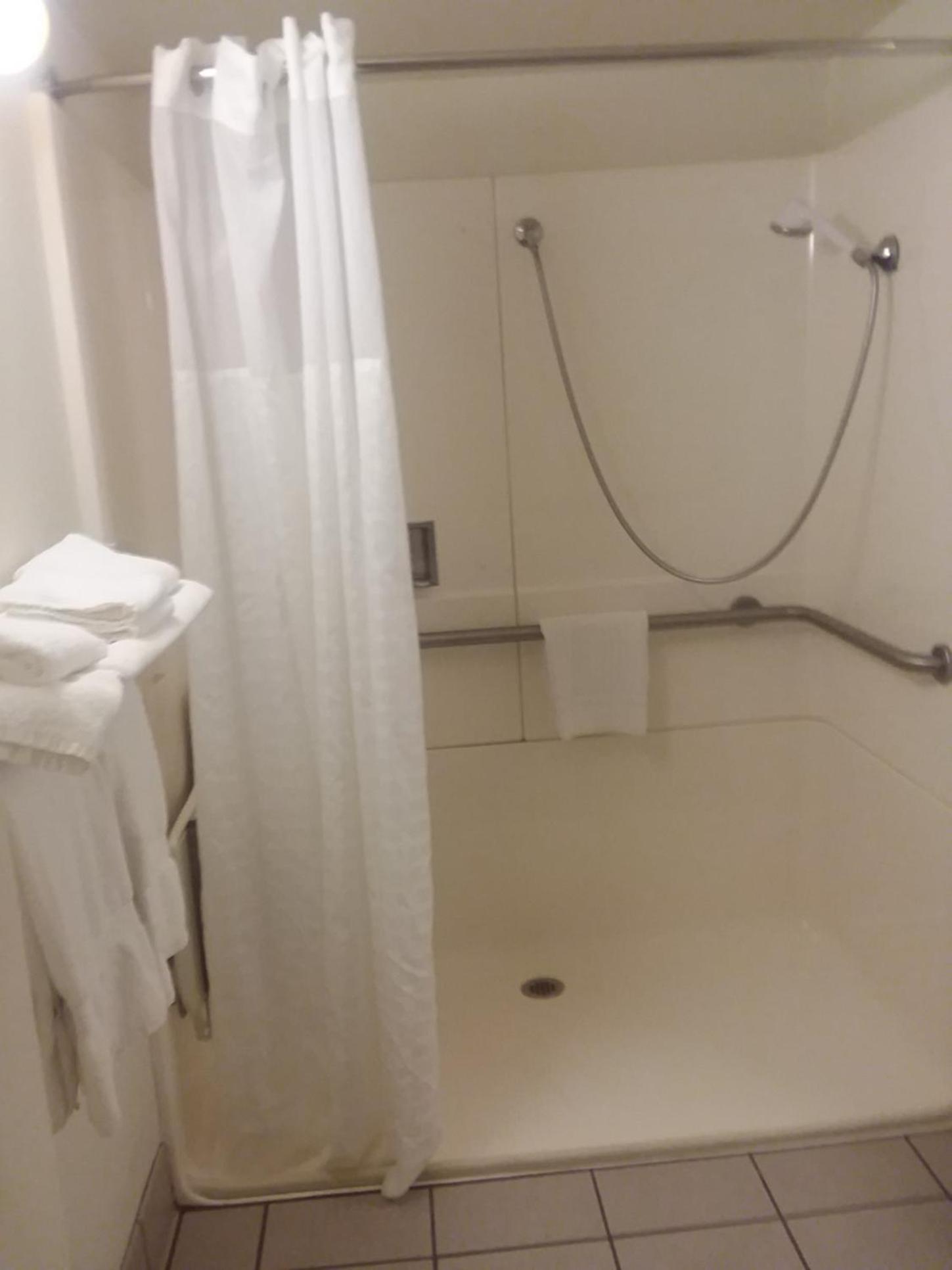 Queen Room - Disability Access/Non-Smoking - Photo 6