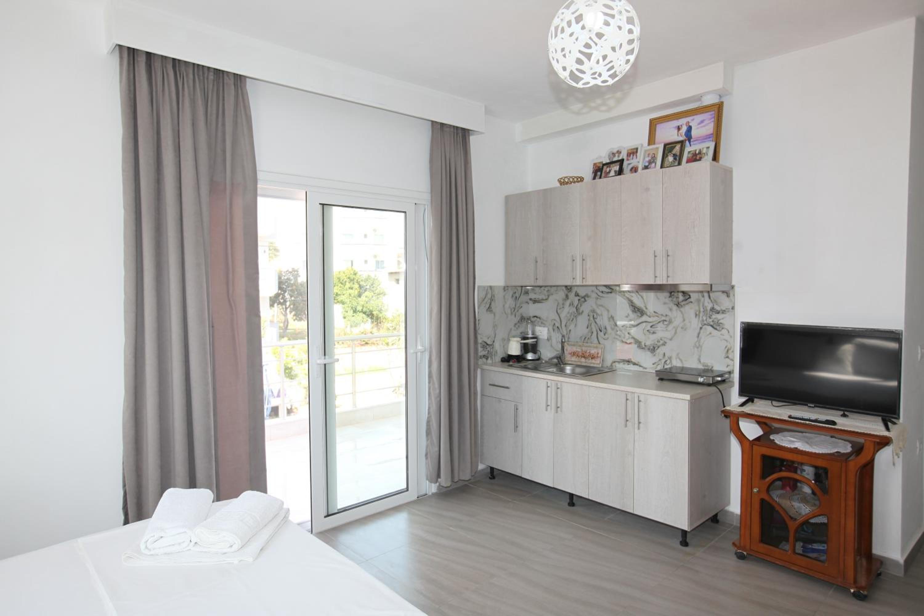 Quadruple Room with Balcony photo 3