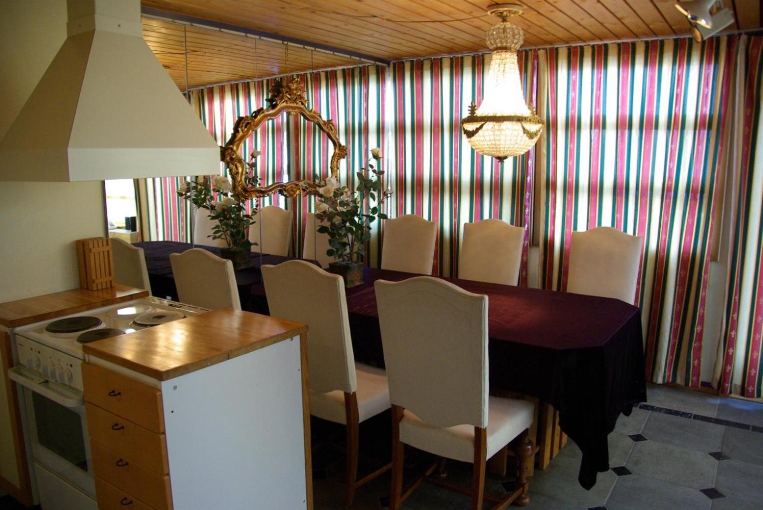 Three-Bedroom House - Photo 23
