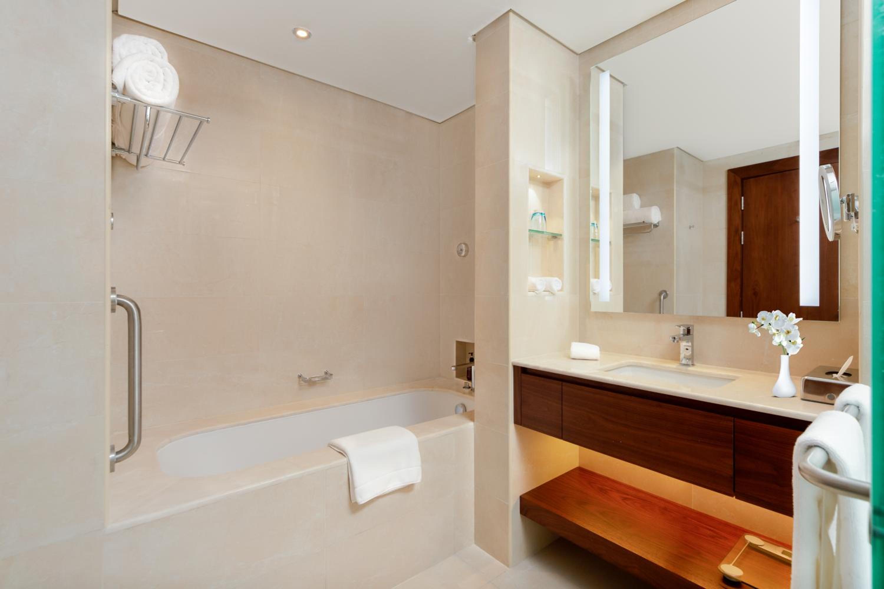Superior King Room - Photo 3