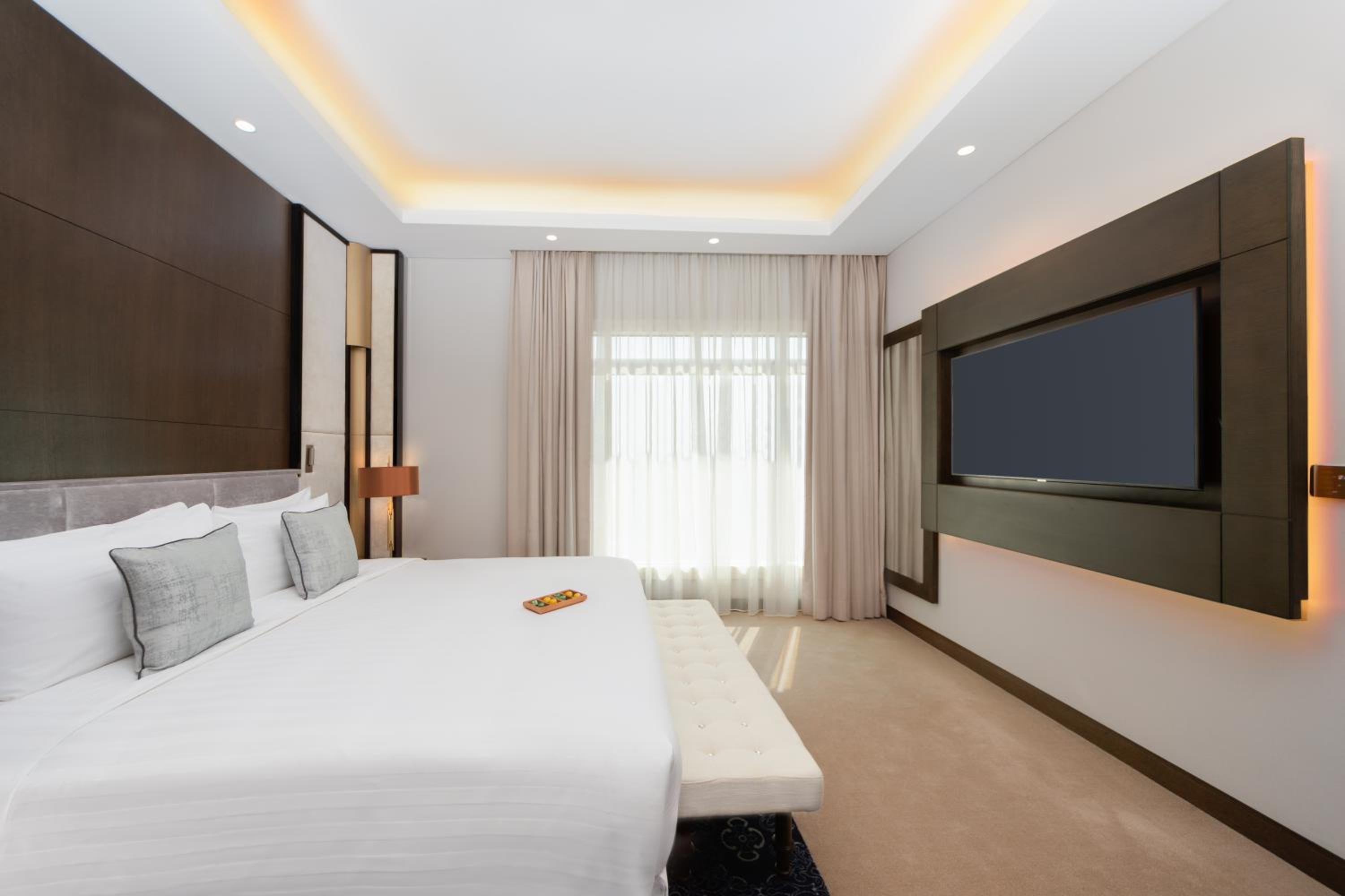 Executive Suite - Photo 1