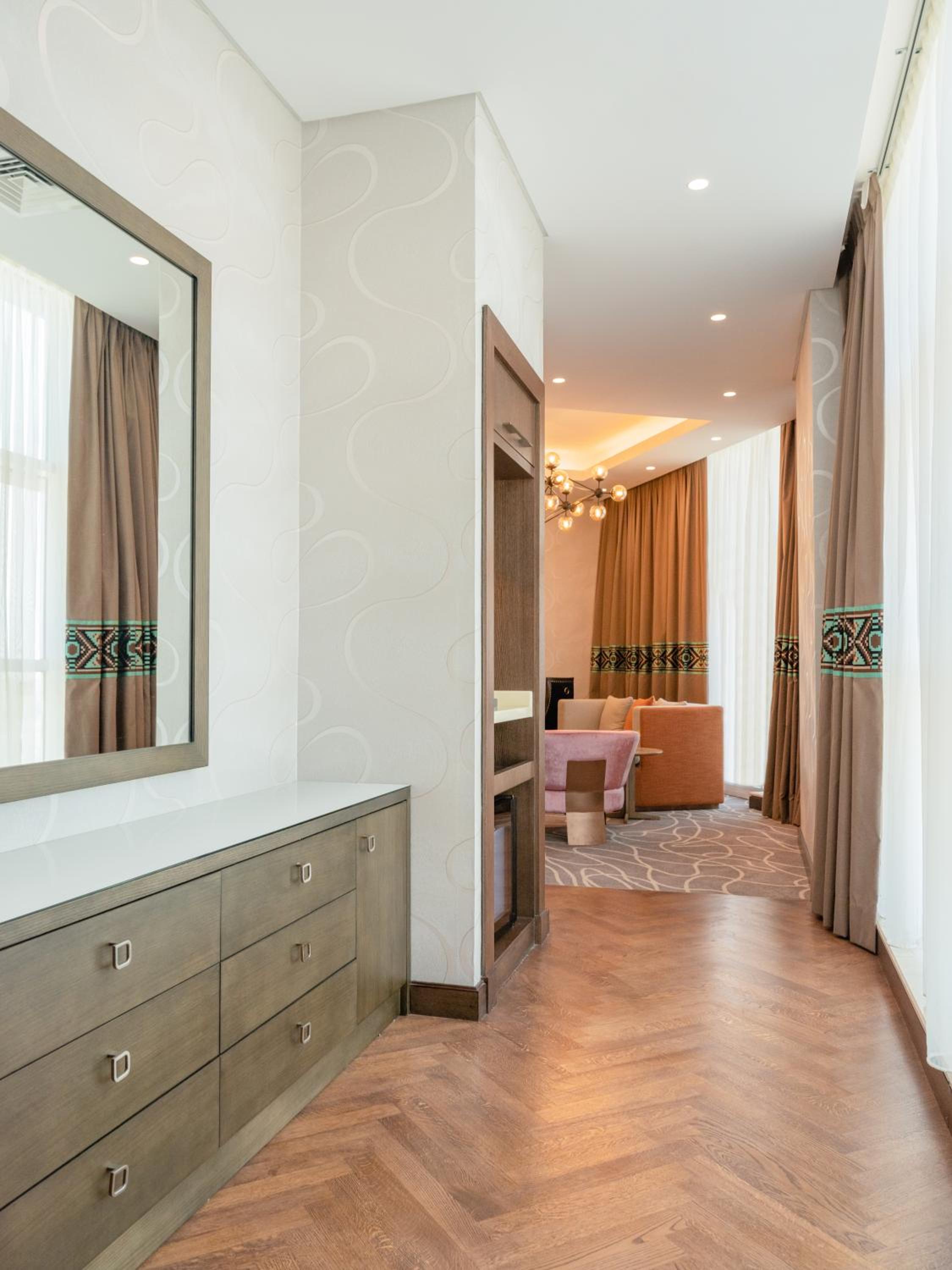 Executive Suite - Photo 3