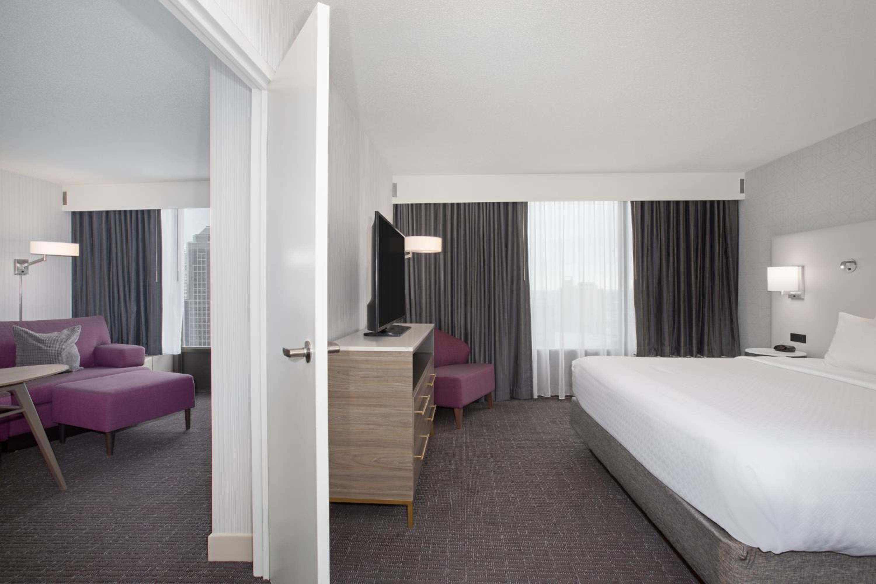 One-Bedroom Worklife Suite with View photo 1