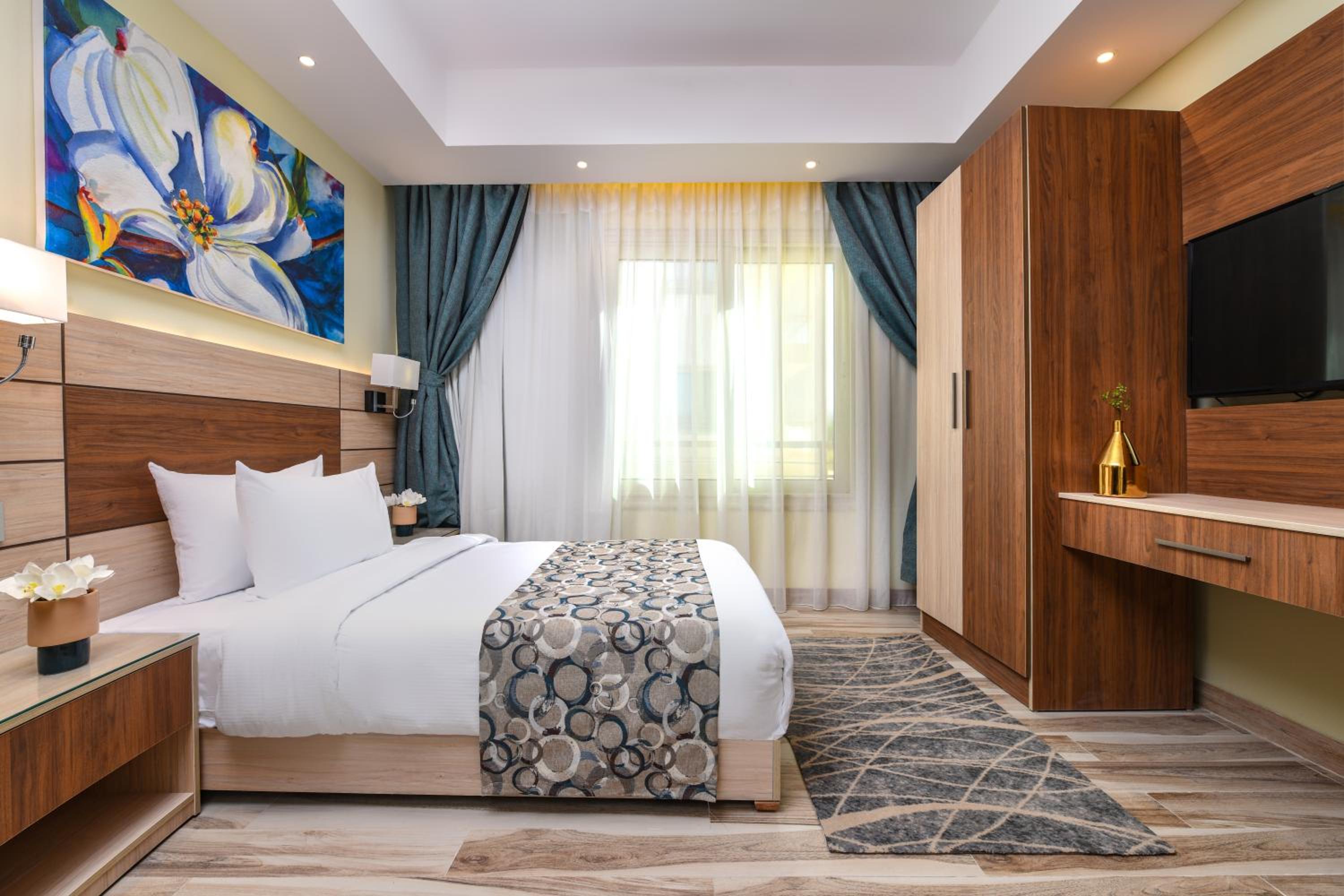 Three-Bedroom Chalet with Sea View - Photo 3