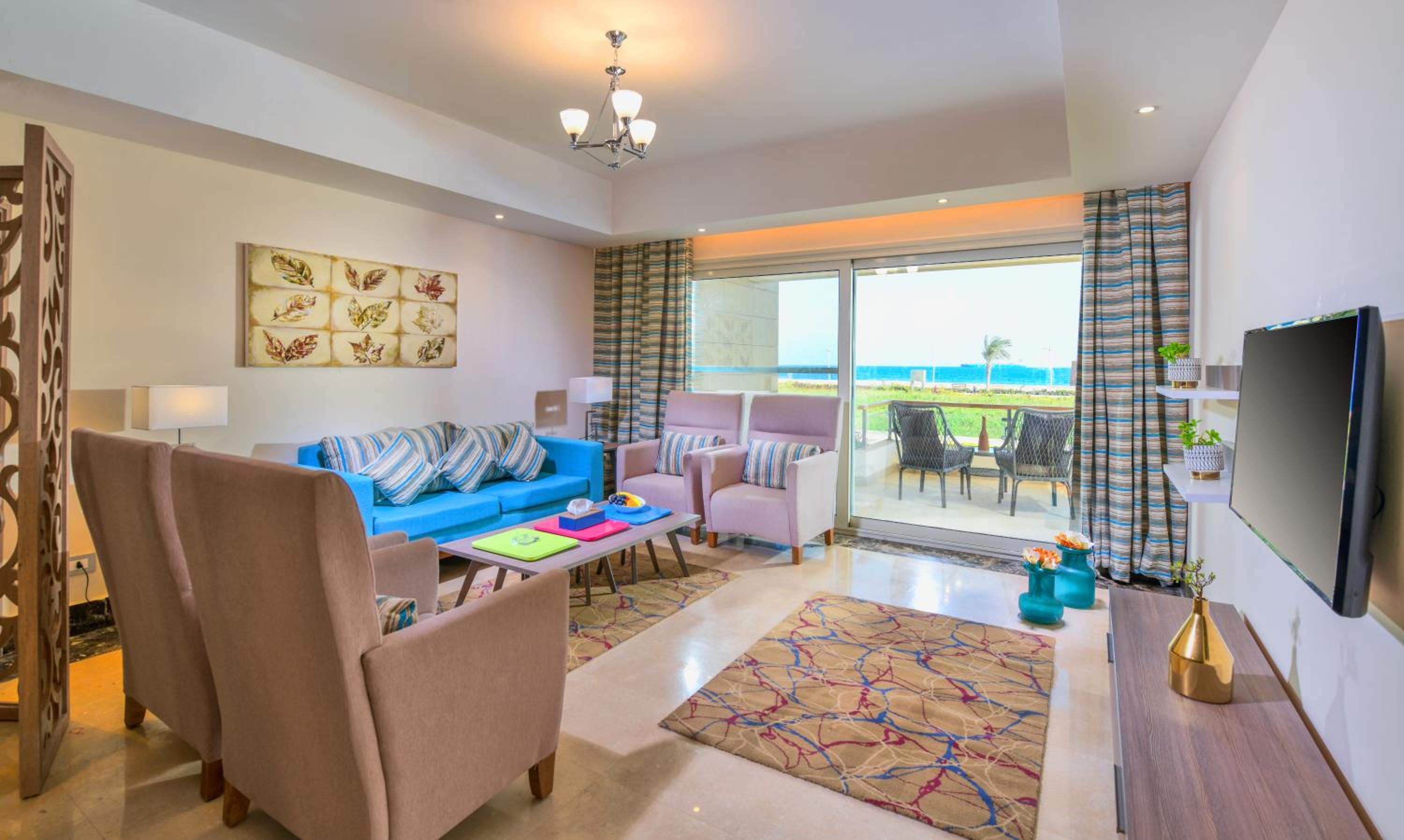 Three-Bedroom Chalet with Sea View - Photo 7