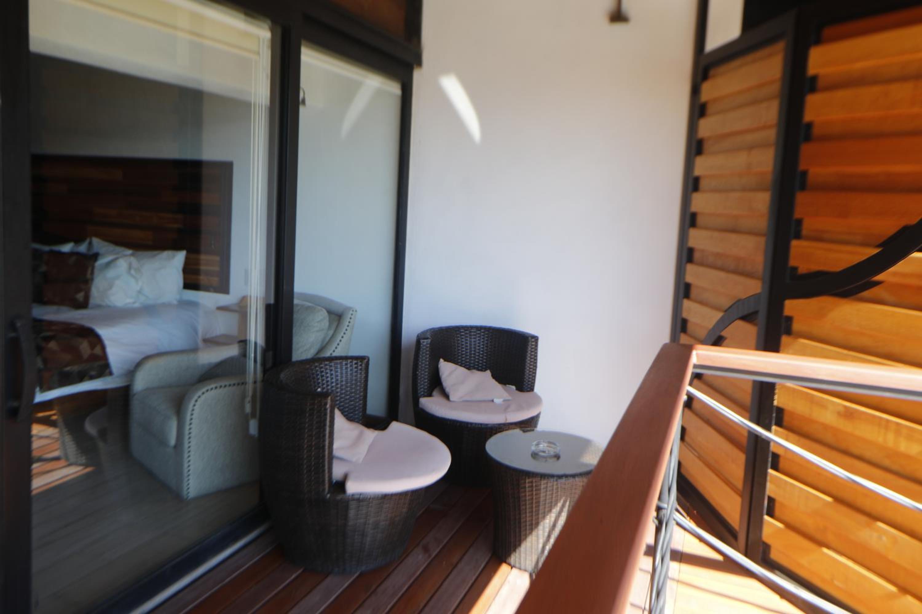 King Suite with Sea View - Photo 13