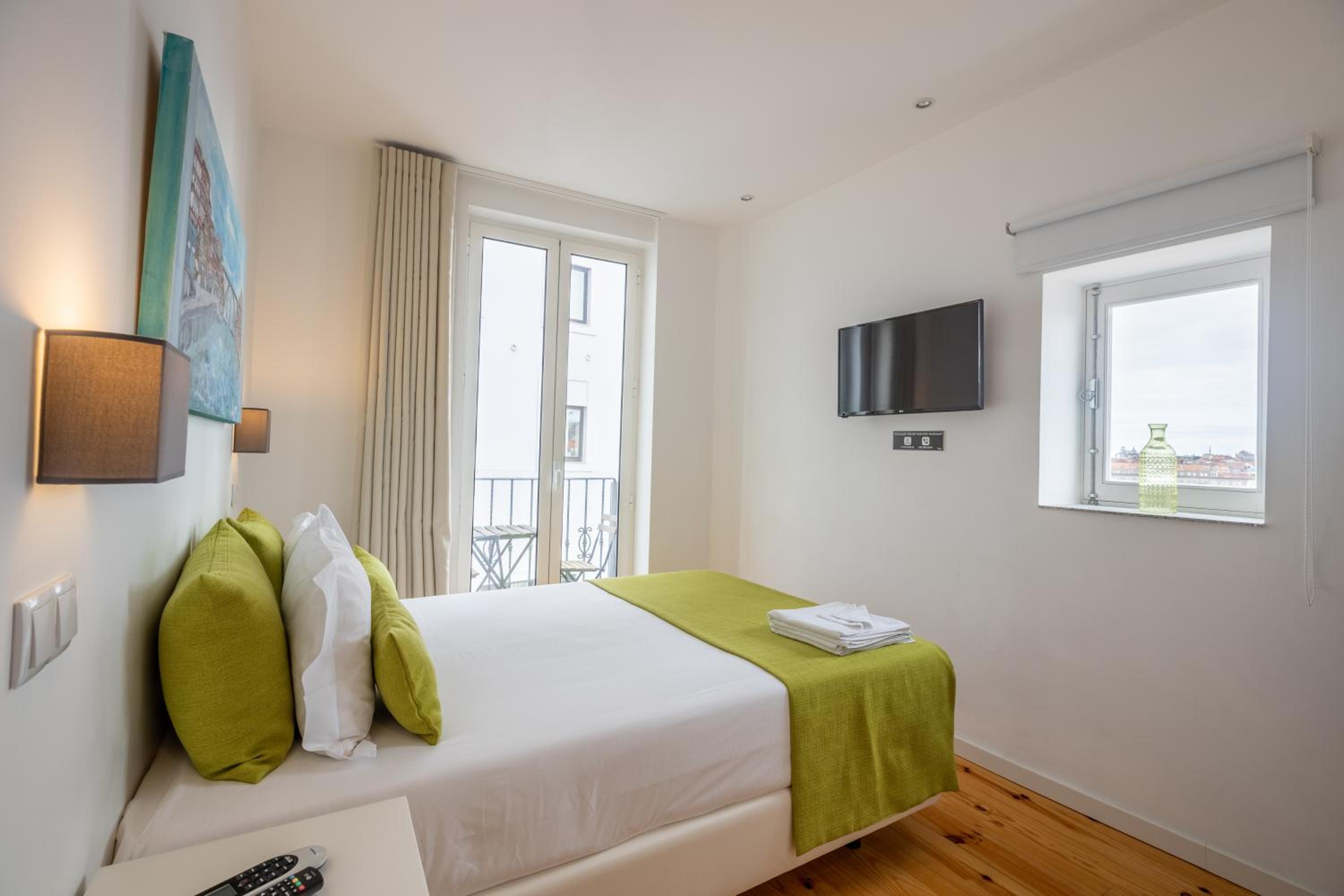 Studio with Balcony and City View photo 1