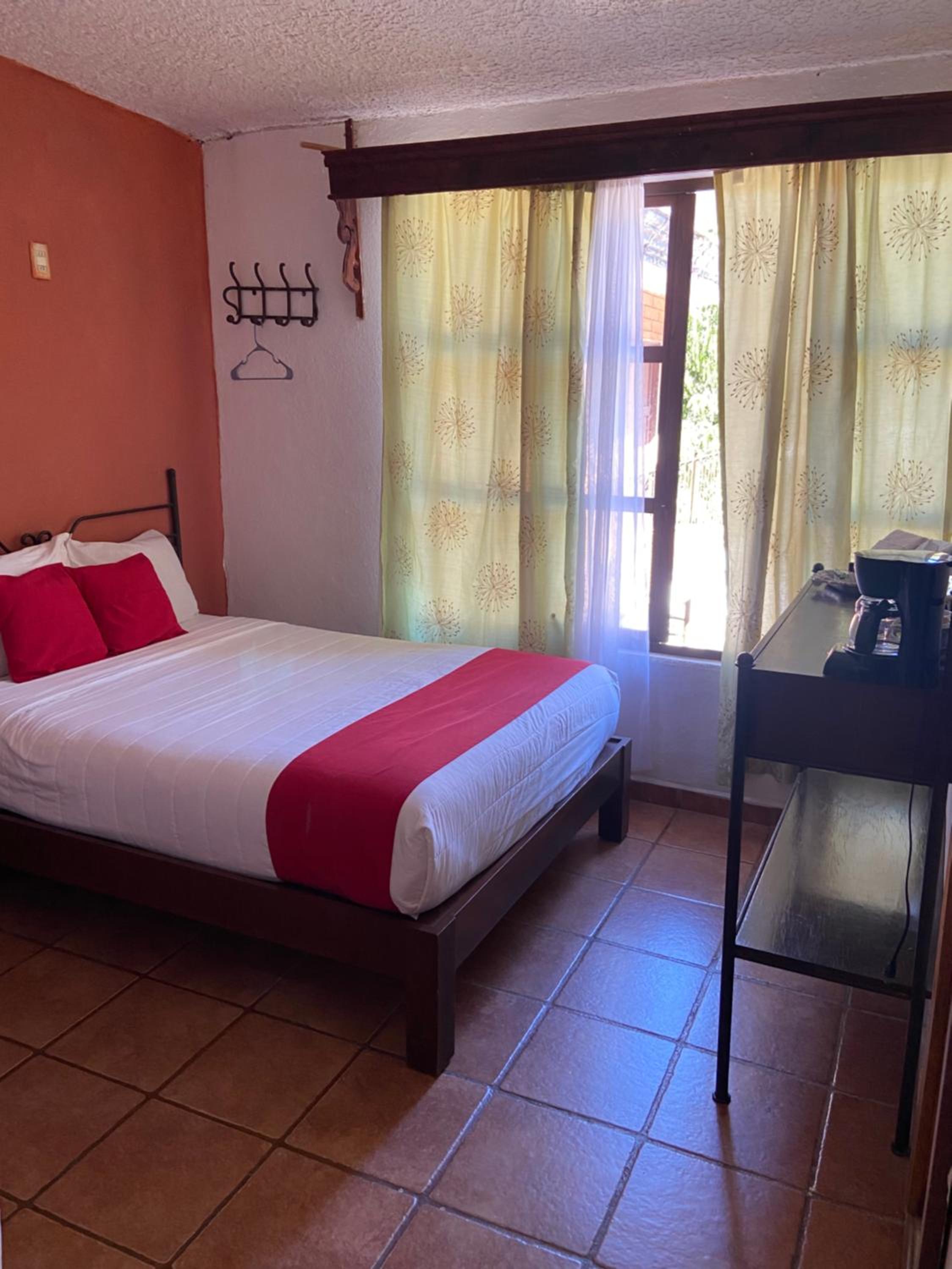 Double Room with Two Double Beds - Photo 2
