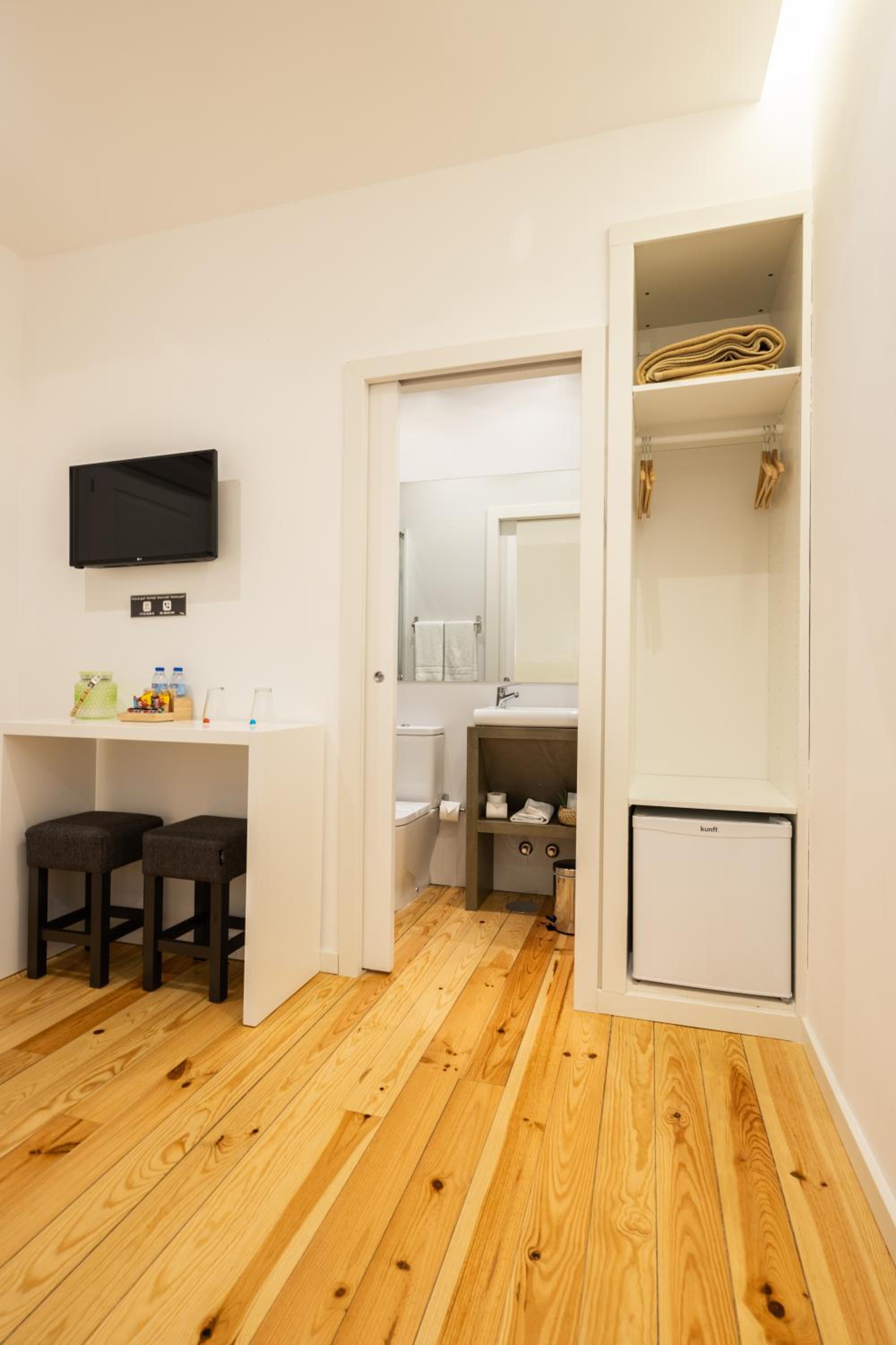 Budget Double Room photo 2