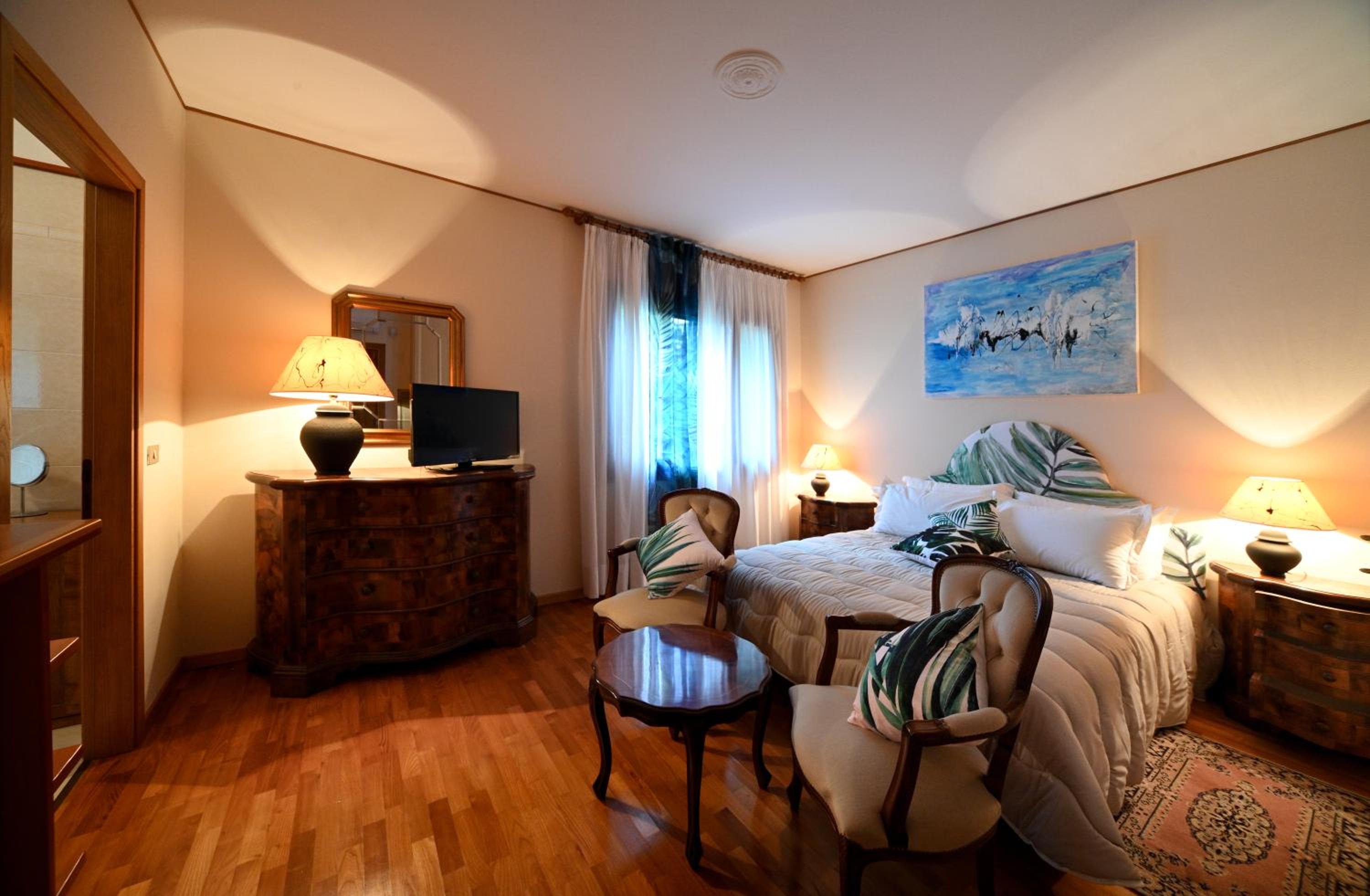 Double Room with Private Bathroom - Photo 3