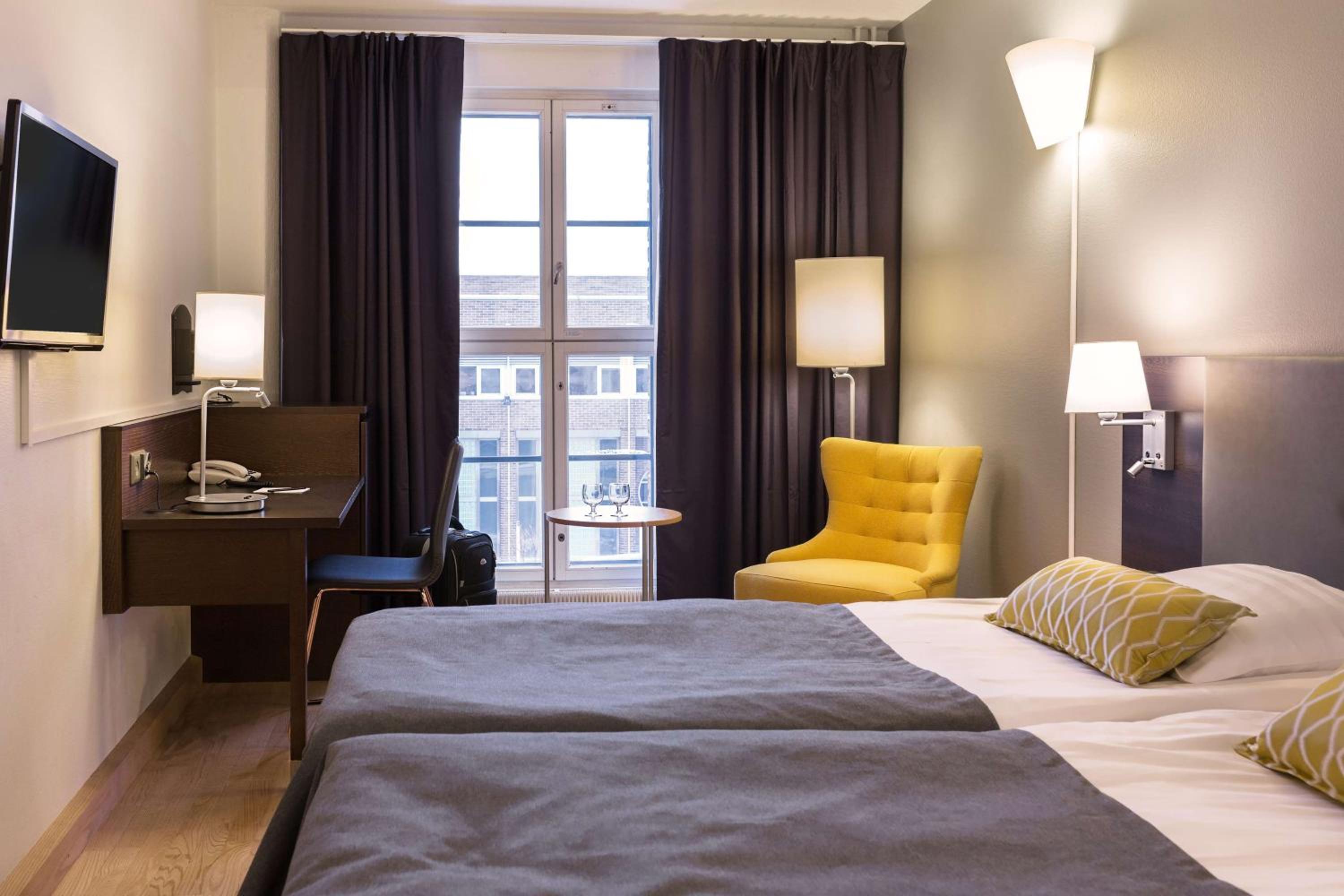Standard Twin Room - Photo 1