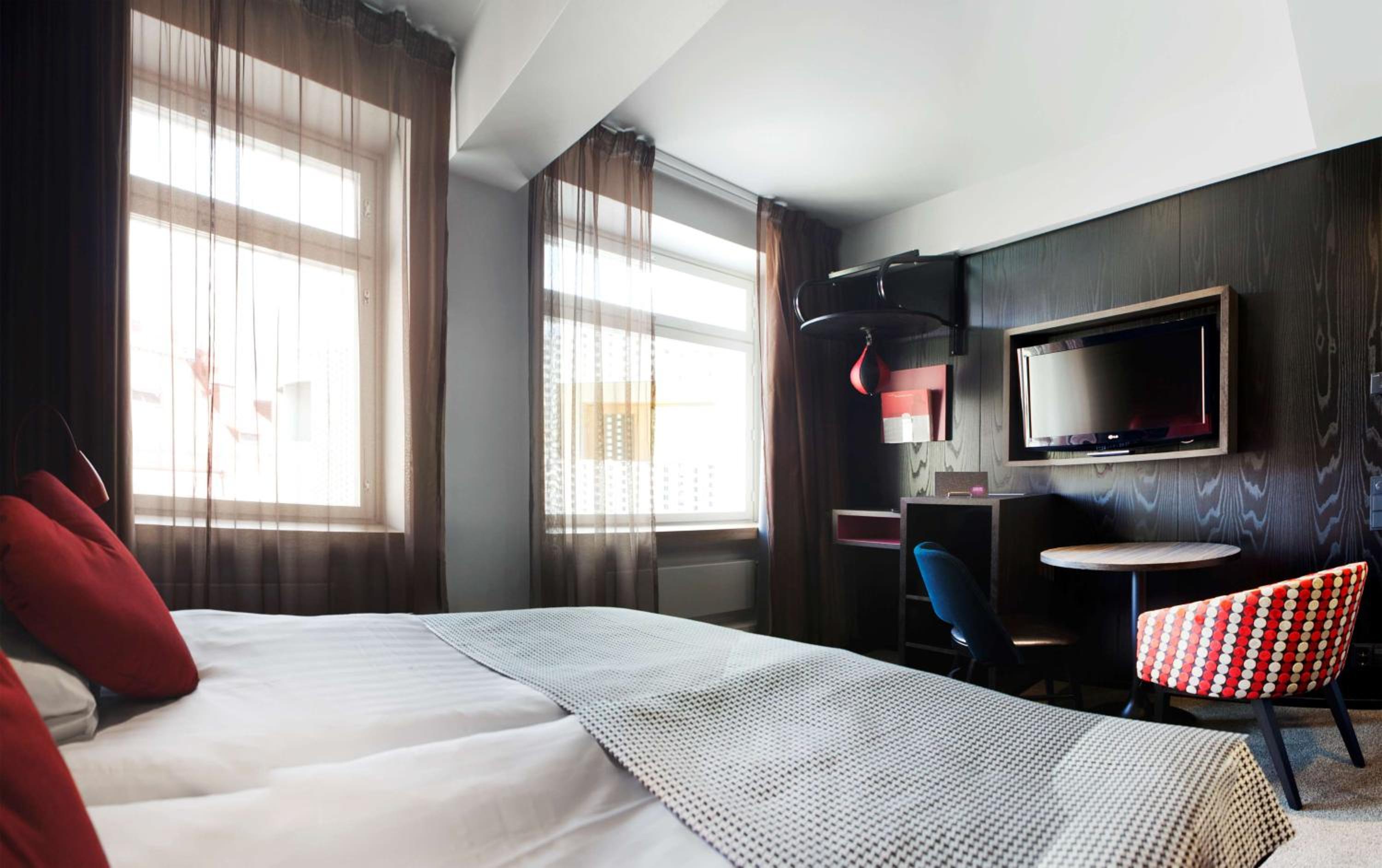 Standard Twin Room - Photo 3