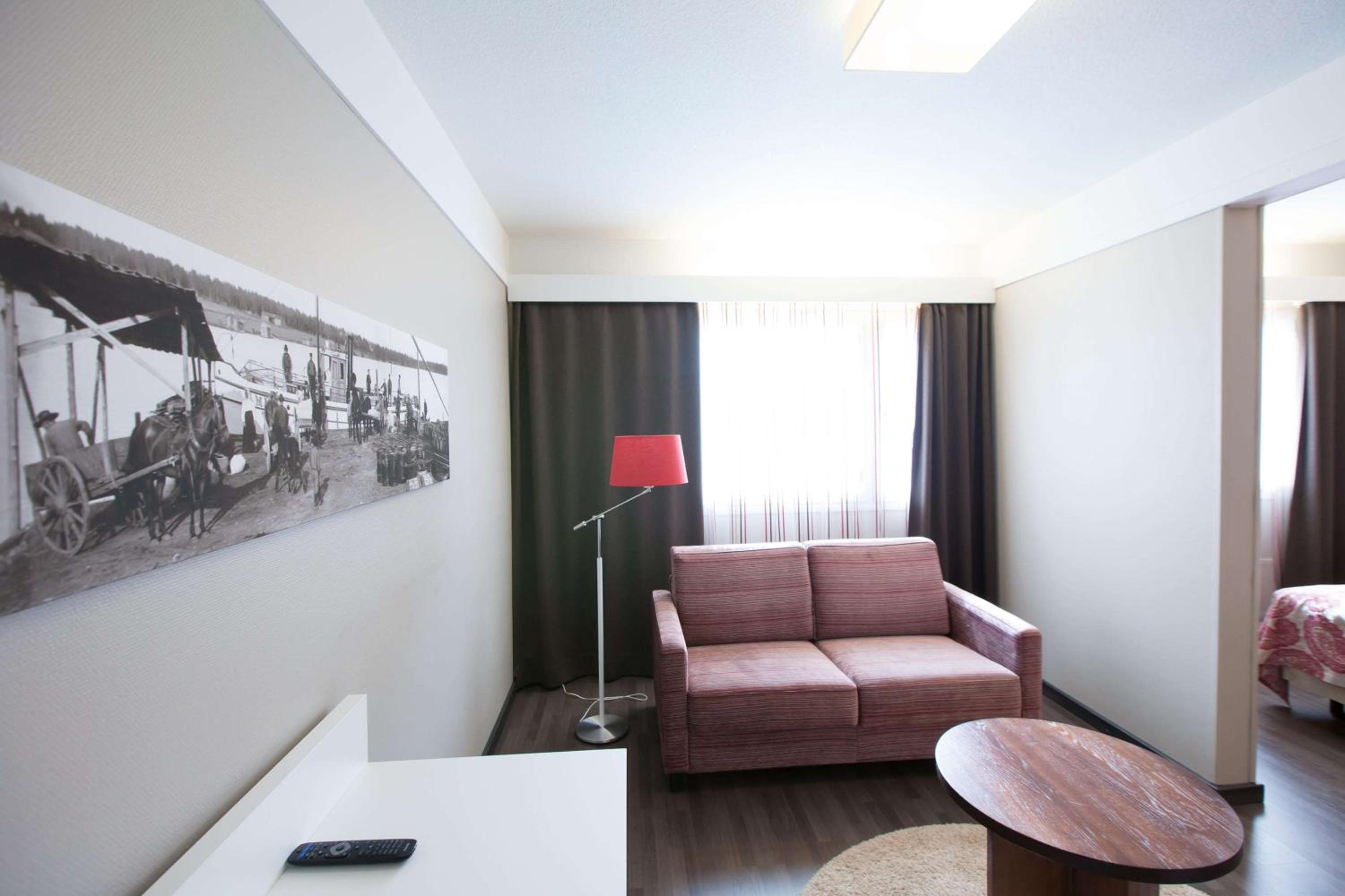 Family Room (2 Adults and 2 Children) - Photo 4